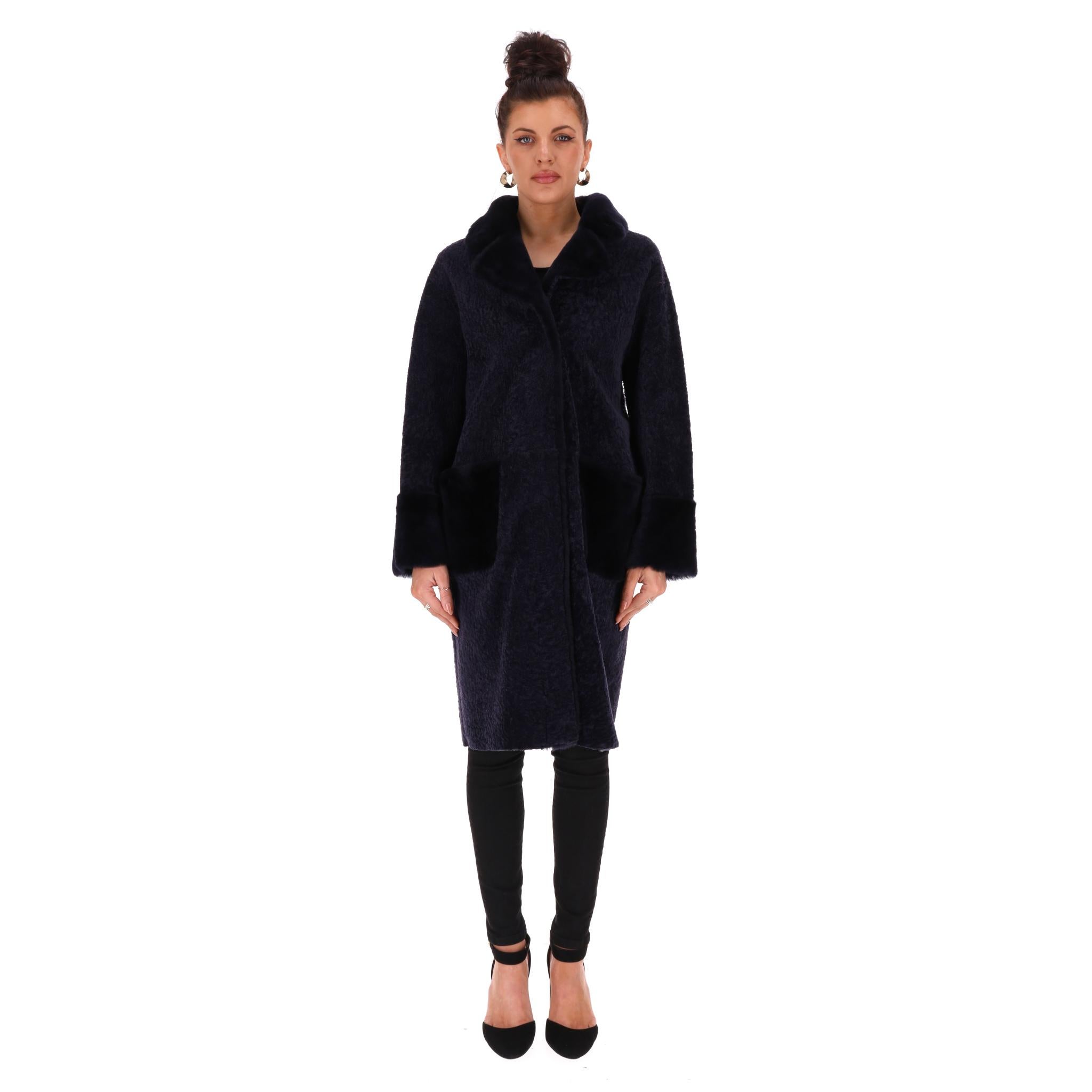 Abrigo Reversible Divino de Piel de Cordero y Piel de Oveja Negro en venta
