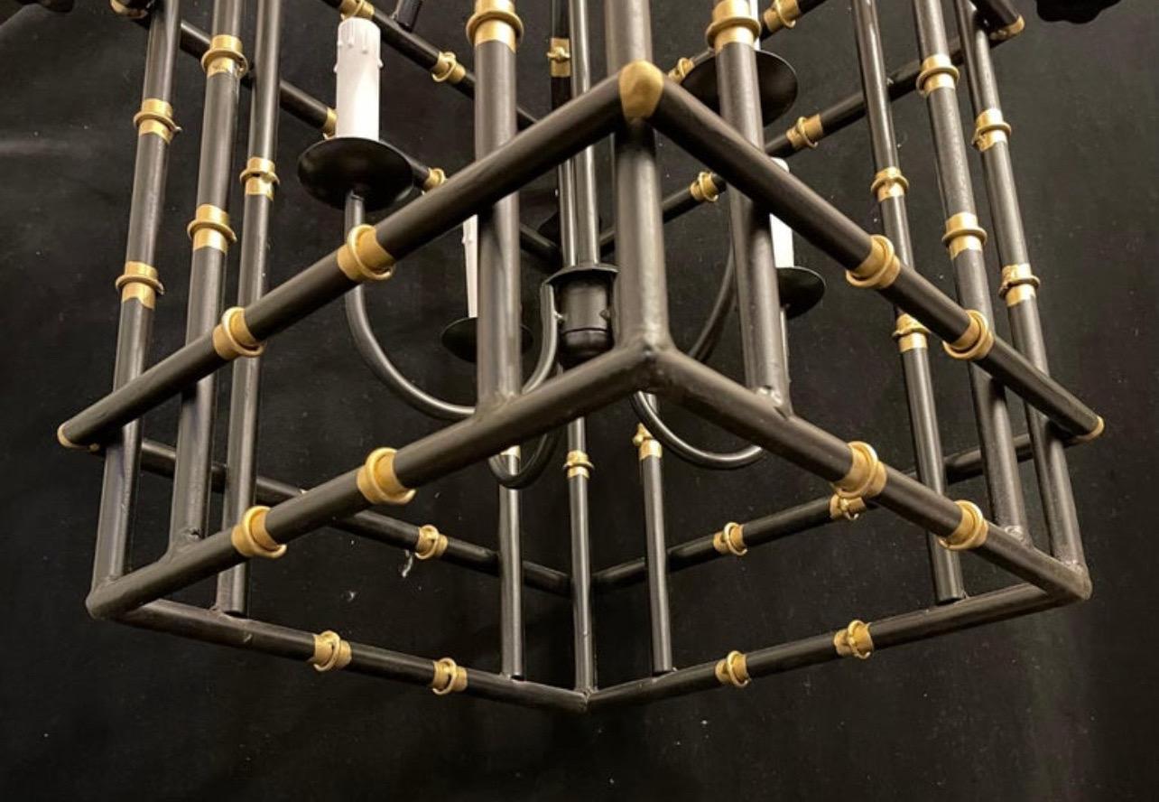 Divine Großes Paar schwarz-gold vergoldete Pagoden-Bambus-Chinoiserie-Laternen-Leuchten aus Bambus, Divine (20. Jahrhundert) im Angebot