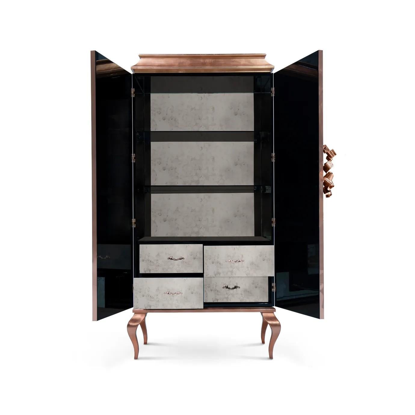 Appliqué Divine armoire paon à plumes organiques en vente