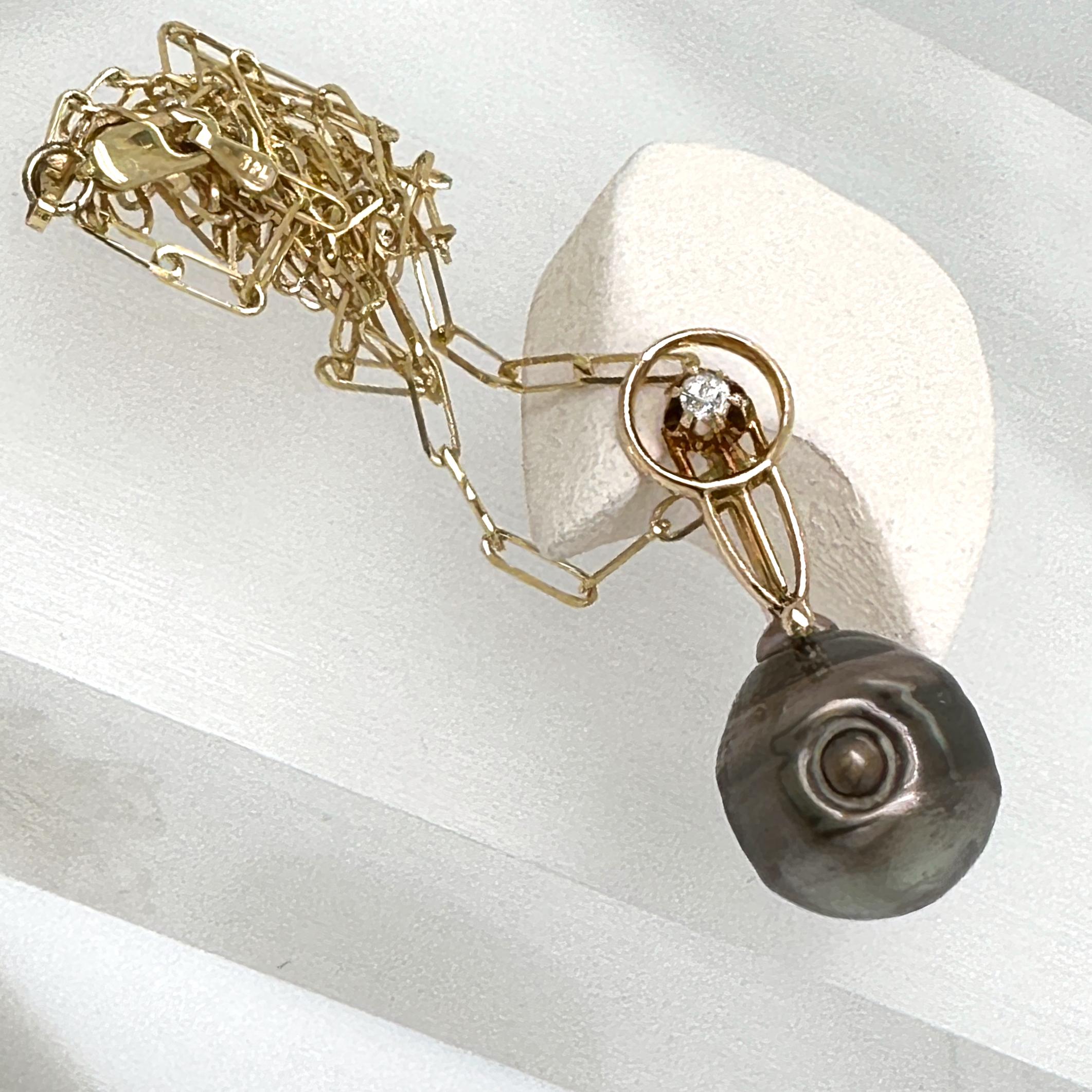 Eytan Brandes used the head of an old stickpin to create the bale for this unique pearl pendant.  The bale mirrors the pearl's goofy center 