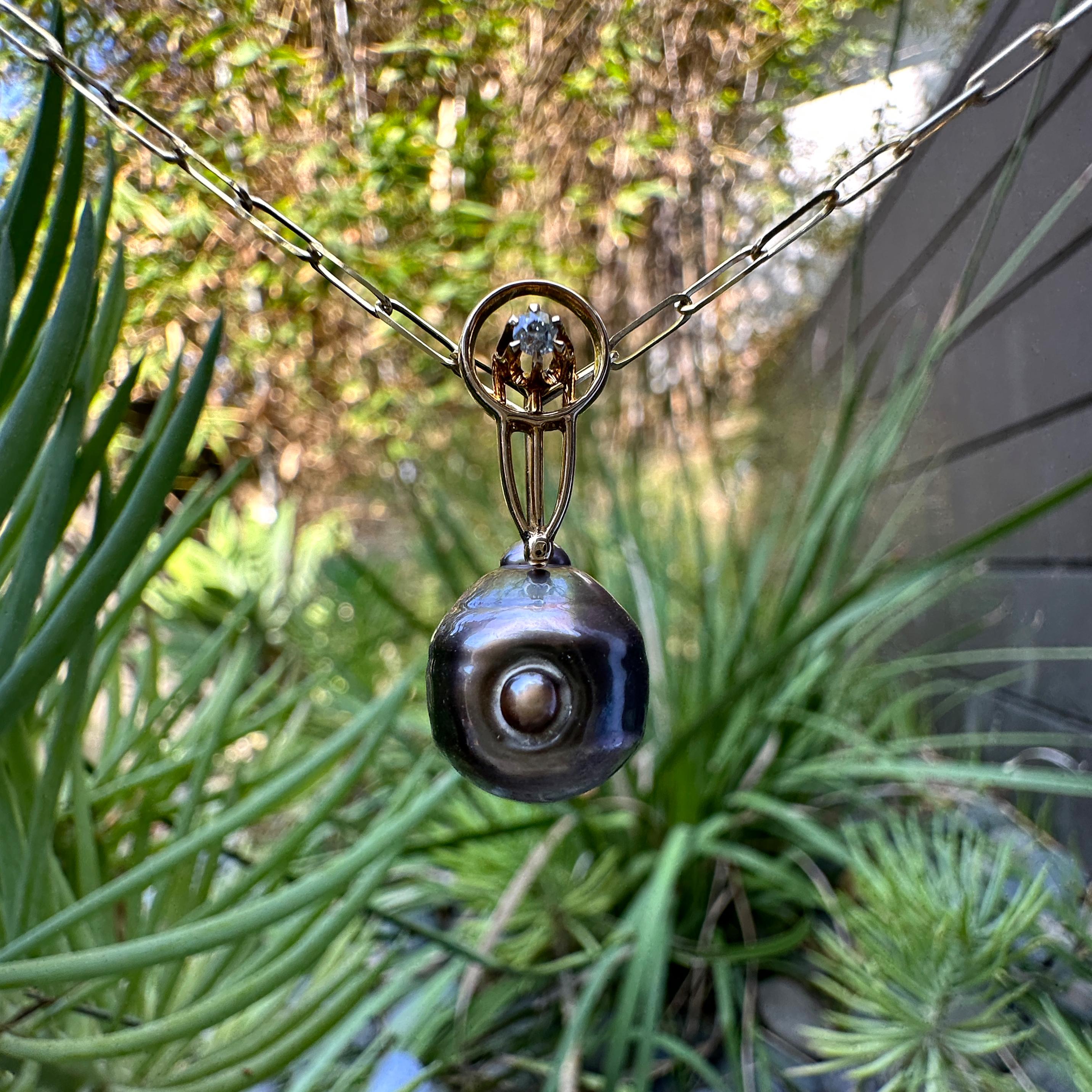 Taille vieille Europe Pendentif en perles noires «Diving Bell » avec épingle à nourrice Art Déco et chaîne à clip en papier en vente