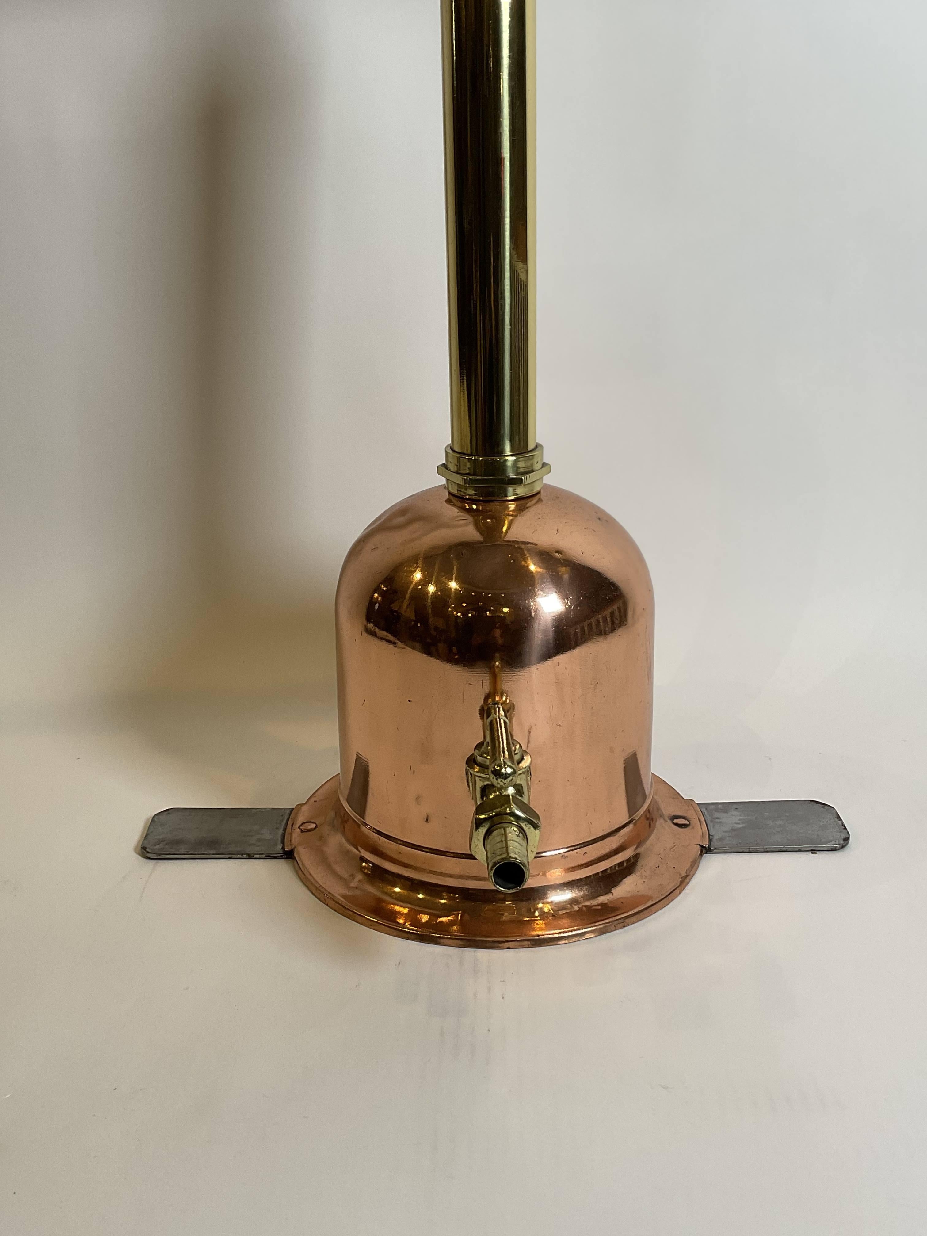 Pompe de plongée avec réservoir en cuivre Bon état - En vente à Norwell, MA
