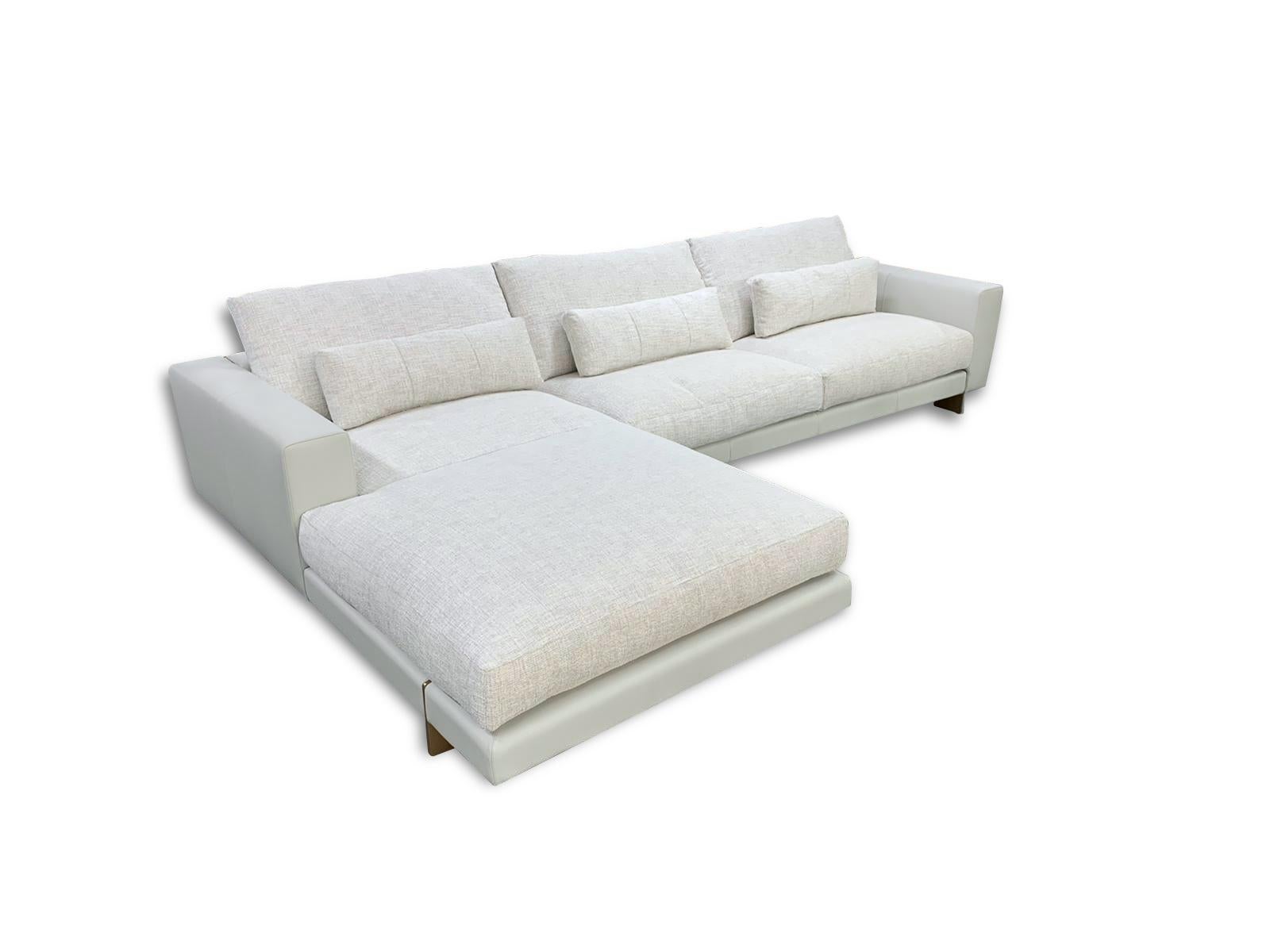 DIVO Sectional Contemporary Sofa In New Condition For Sale In Miami, FL