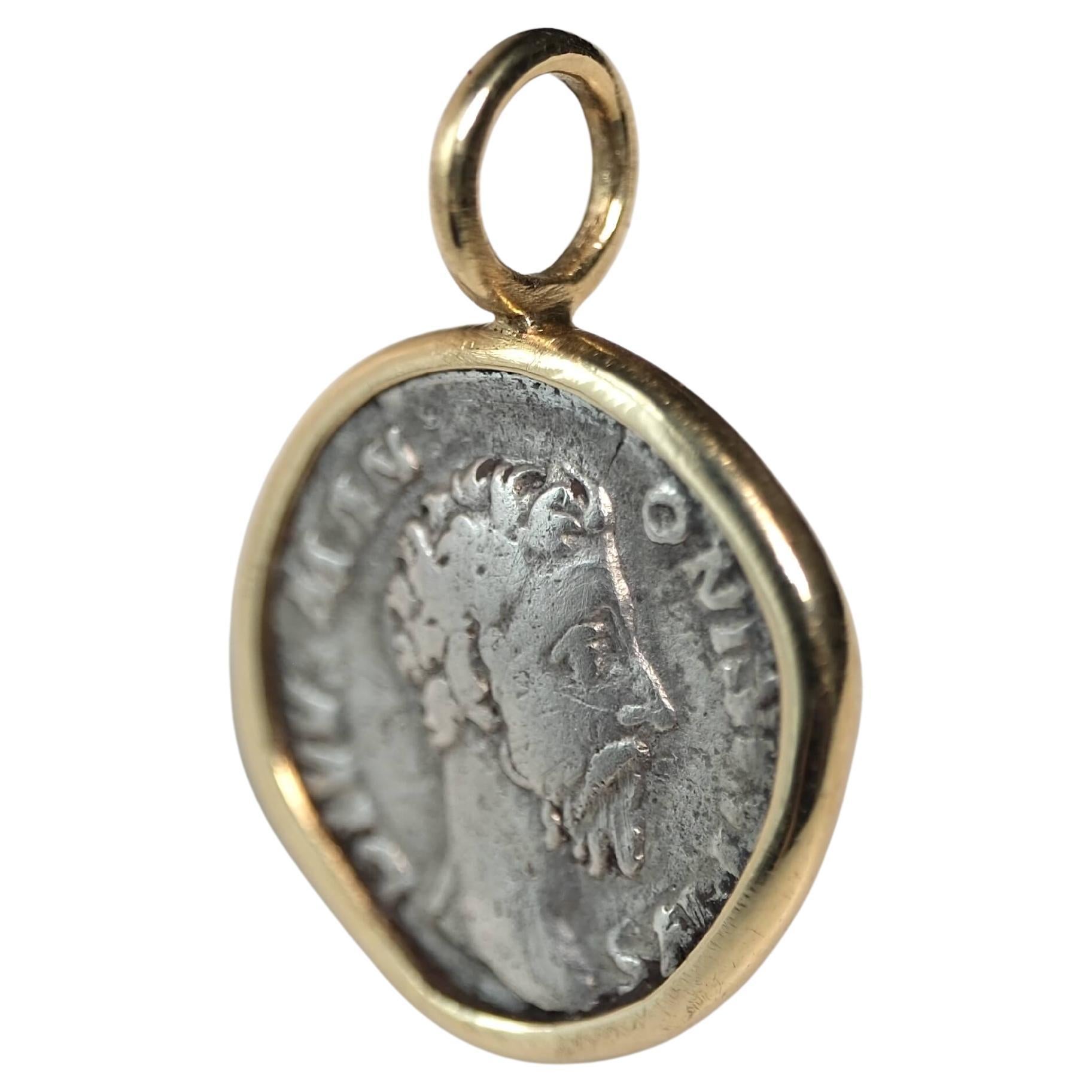 Divus Marcus Aurelius - Silberner Denarius-Anhänger in 18k Gold