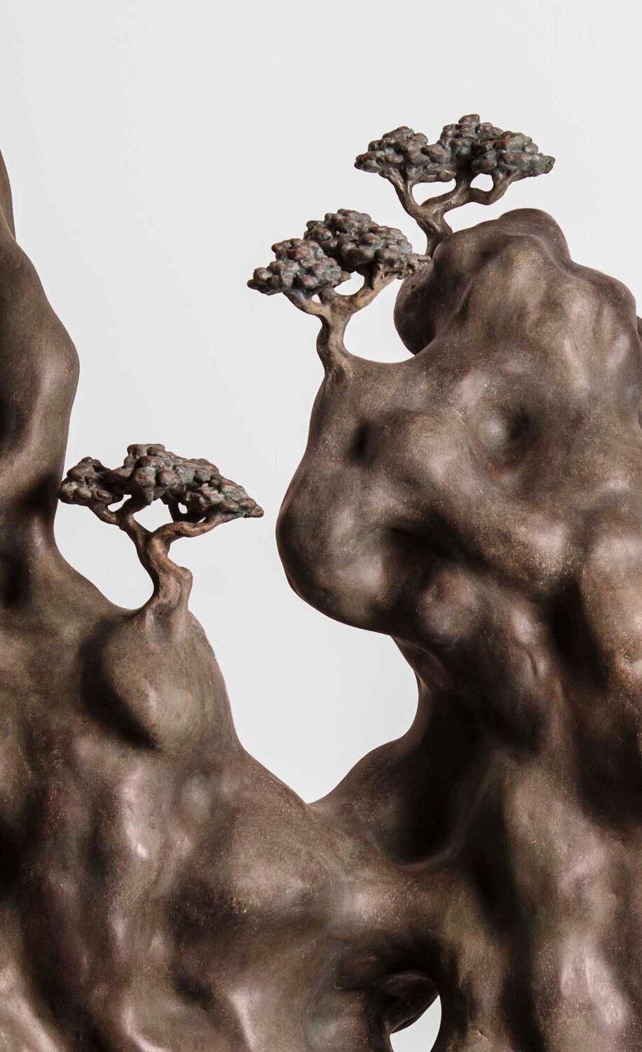 Arcane Valley, Bronzo ossidato su base in granito composito Stone 