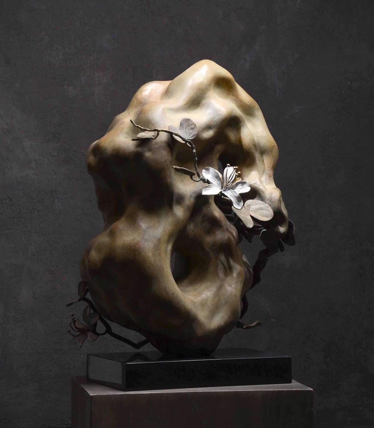 Nascita di Bauhinia Patina e smalto su granito di bronzo, artista indiano 
