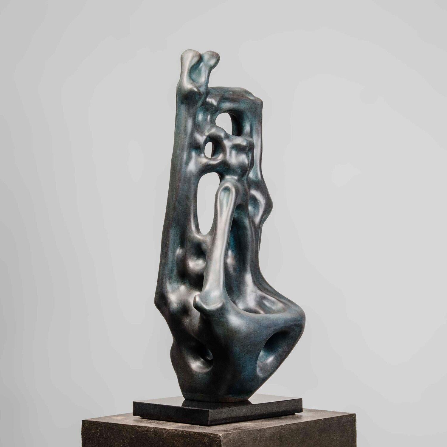 Divyendu Anand - Guarigione mattutina
Edizione di 9 esemplari, pittura a mano e pelle di rame patinata su granito composito Stone
H. H. 29,5 x L. 12 x P. 10 pollici, 2025

Cresciuto con pensieri di altruismo, idealismo e bellezza, Divyendu si è