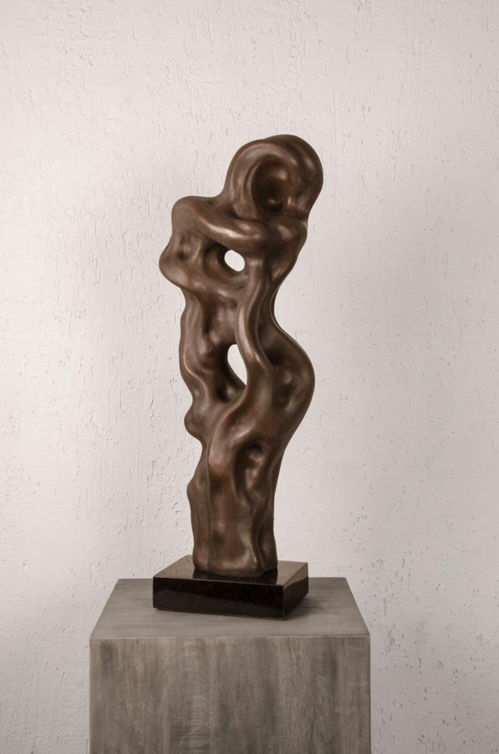 Sólo Amor, Bronce Oxidado sobre Base de Granito Compuesto de Piedra 