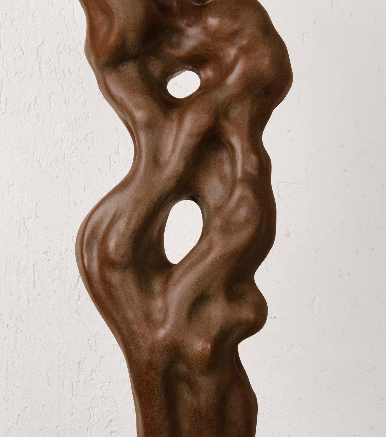 Divyendu Anand - Sólo Amor
Edición 2 de 9
Bronce Oxidado sobre Base de Granito Compuesto de Piedra
Alto 29 x Ancho 10 x Fondo 8 pulgadas, 2023

Divyendu, que creció con pensamientos de altruismo, idealismo y belleza, ingresó en el NIFT de Delhi