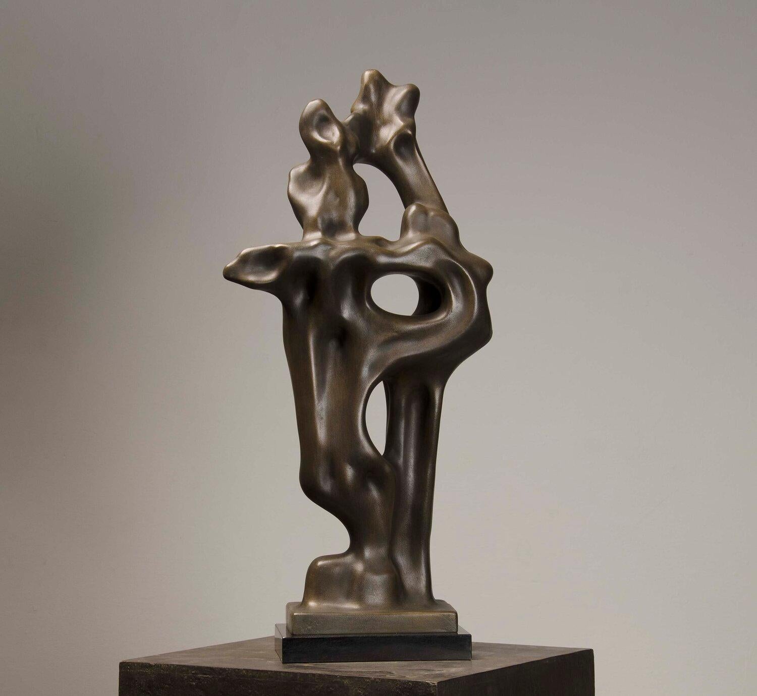 Svettante, bronzo ossidato su base in granito composito di pietra 