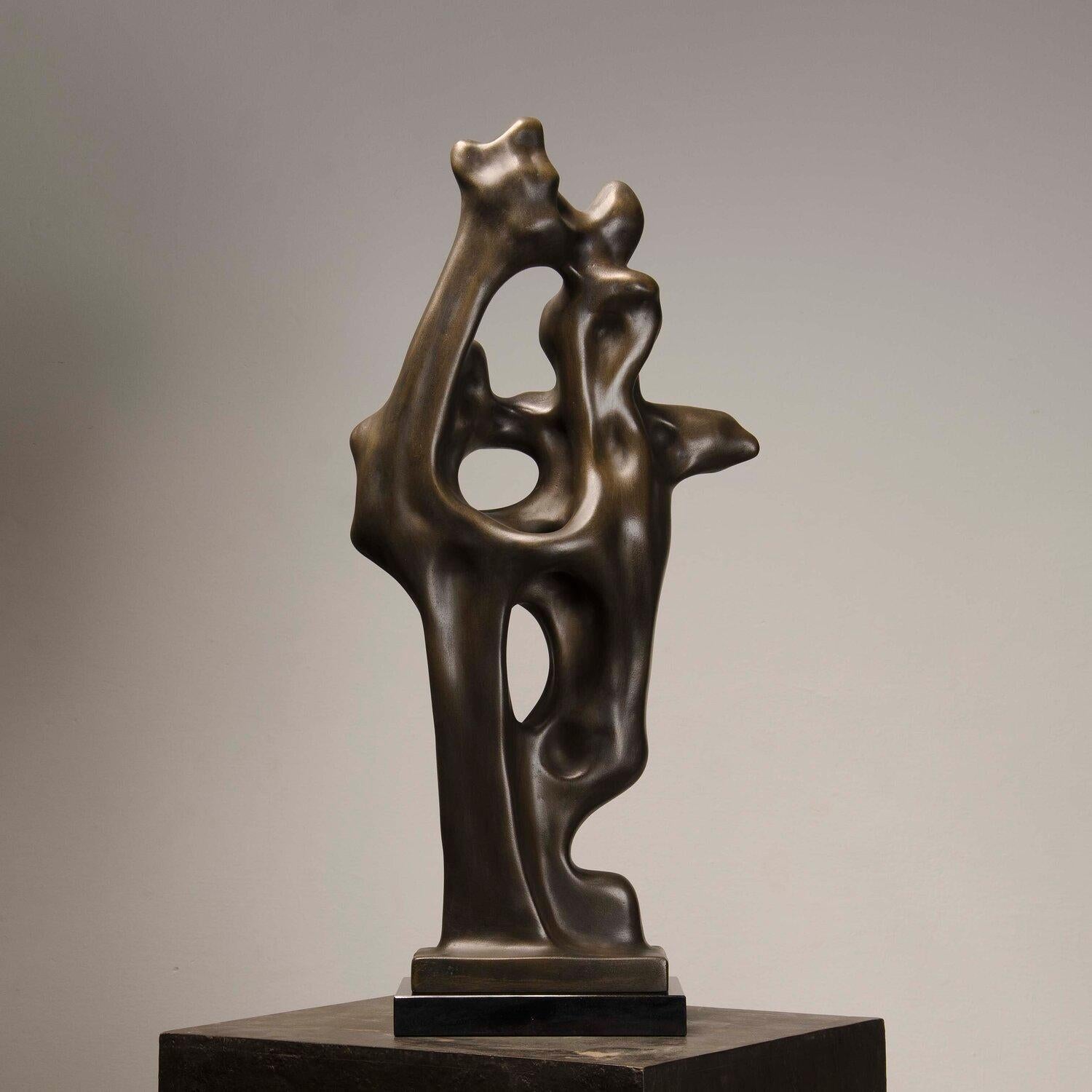 Svettante, bronzo ossidato su base in granito composito di pietra 
