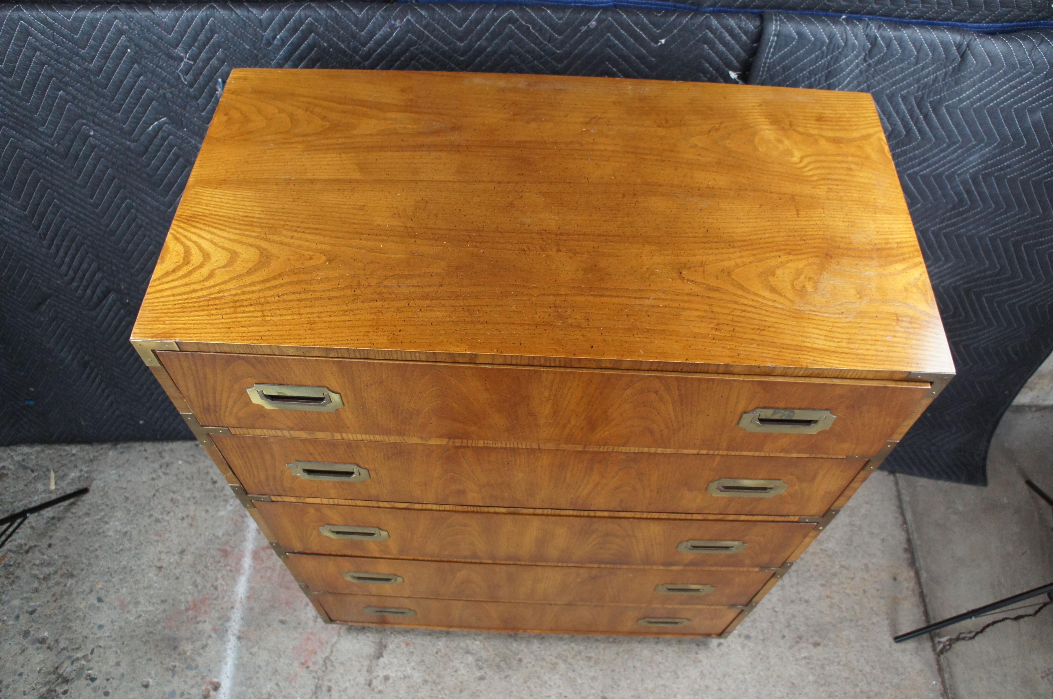 Dixie Campaigner Cassettiera in noce Highboy Cassettiera Campaigner MCM 767 In condizioni buone in vendita a Dayton, OH