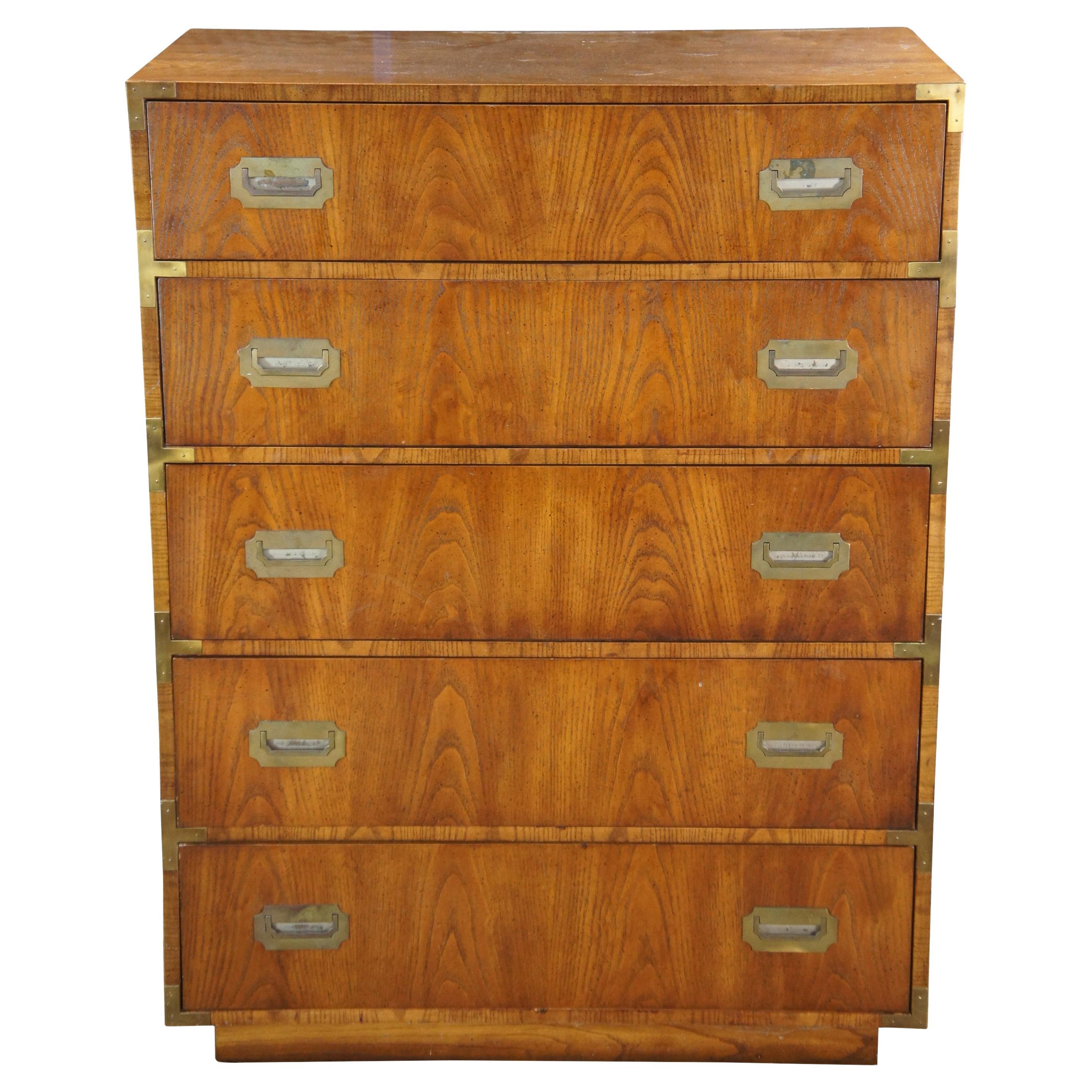Dixie Campaigner Cassettiera in noce Highboy Cassettiera Campaigner MCM 767 in vendita