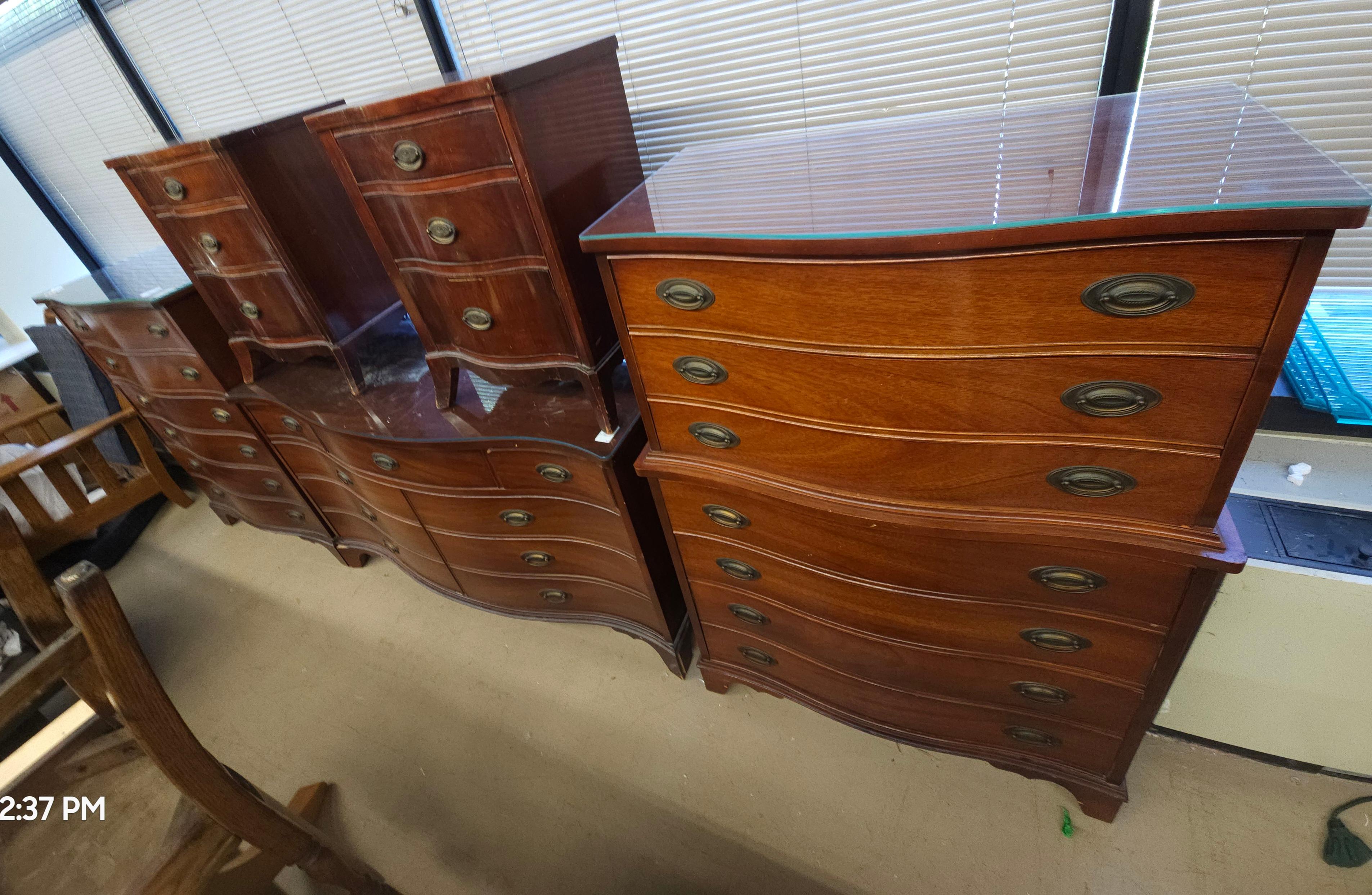 Dixie Furniture Federal Mahogany Serpentine Chest of Drawers with Glass Top For Sale 3
