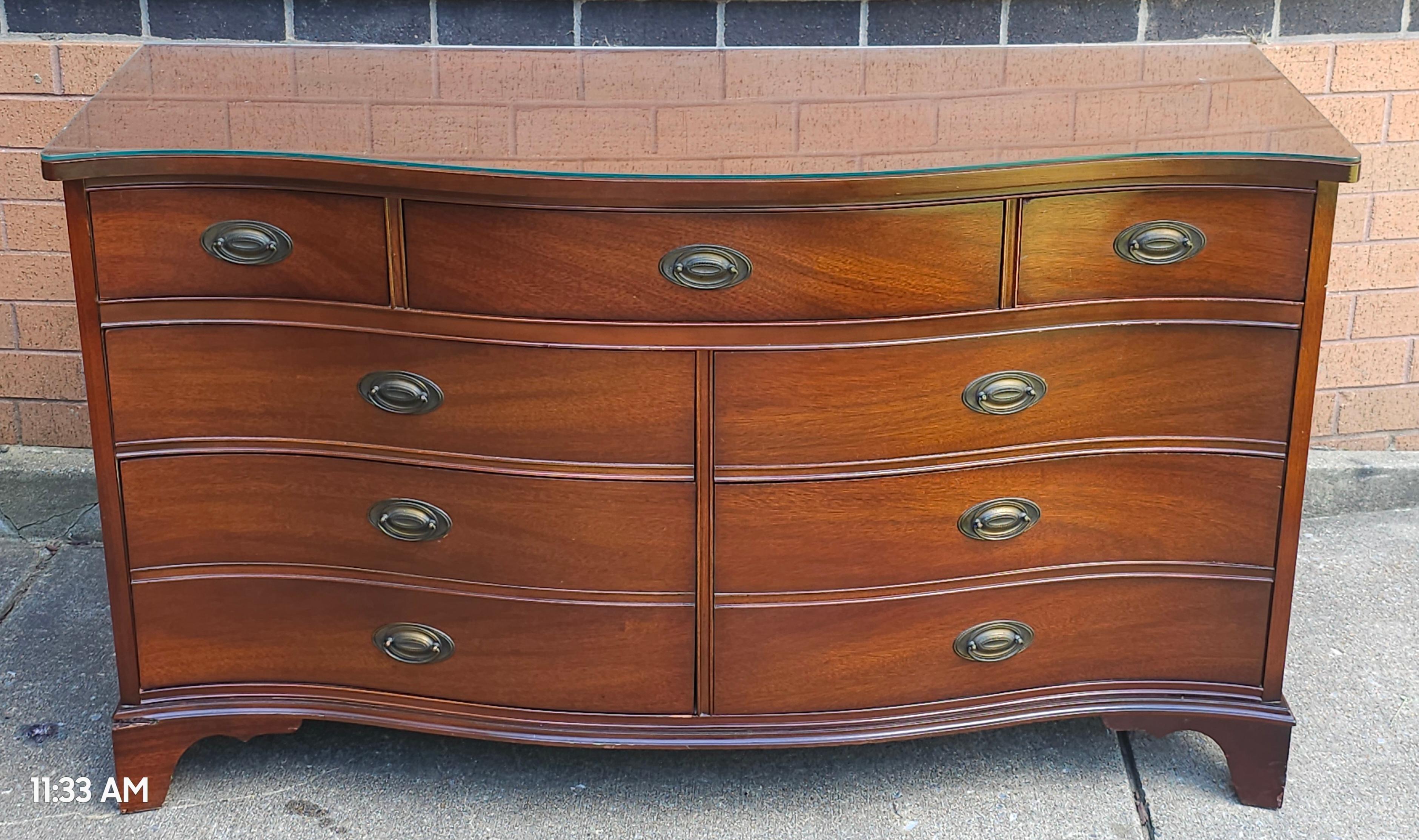Dixie Furniture Federal Mahogany Serpentine Double Dresser with Glass Top In Good Condition In Germantown, MD