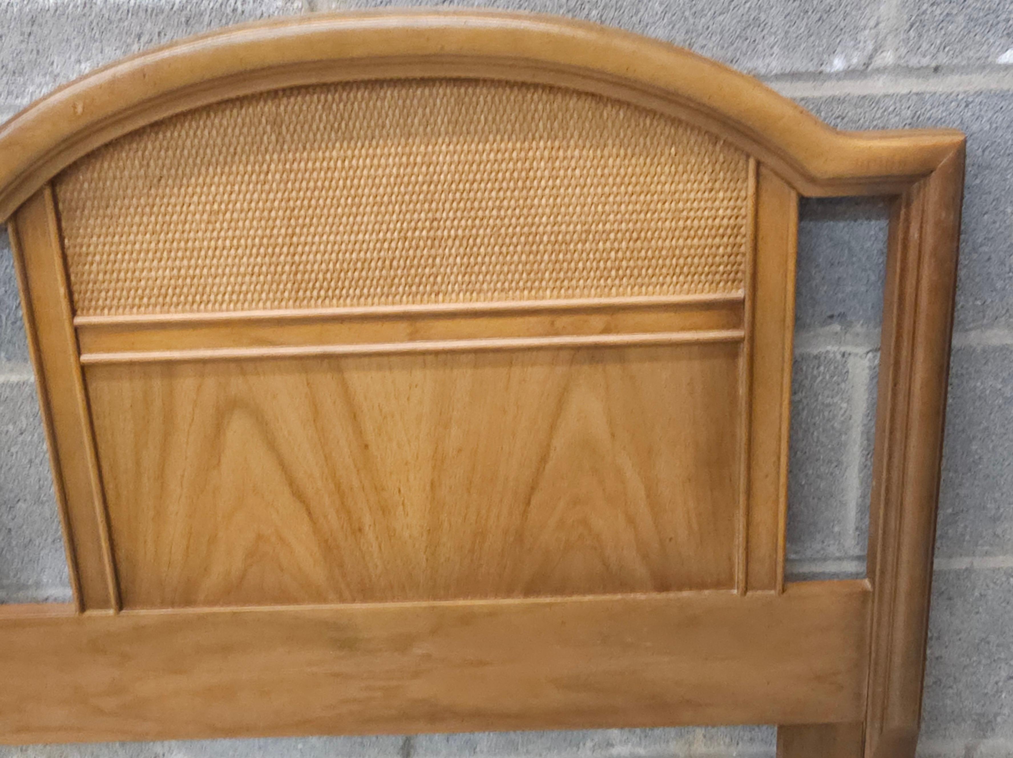 Dixie Furniture Cabecero de matrimonio de nogal teñido y caña estilo toscano italiano Caña en venta