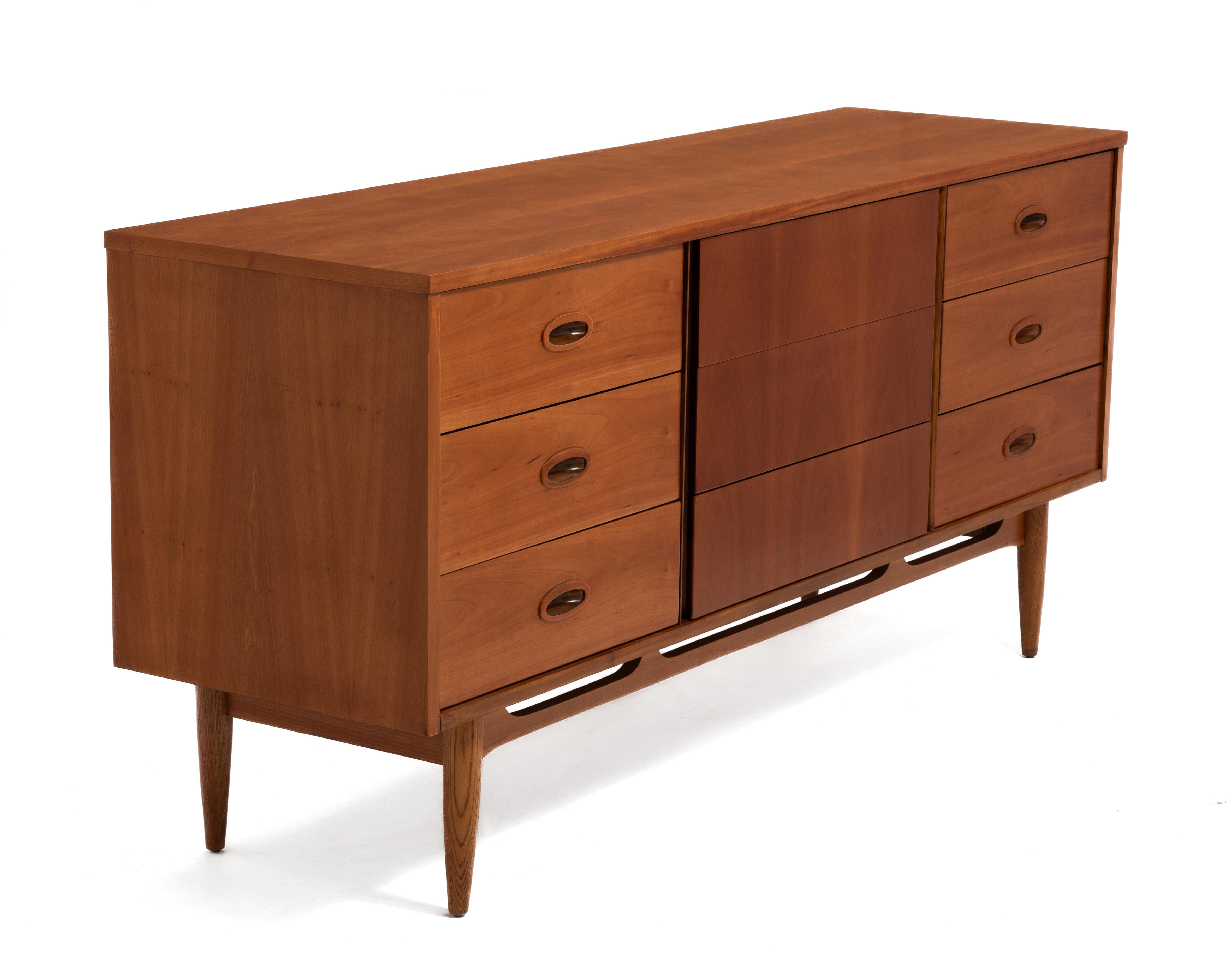 Mid-Century Modern Dixie Furniture Mid Century Cherry Nine Drawer Dresser For Sale