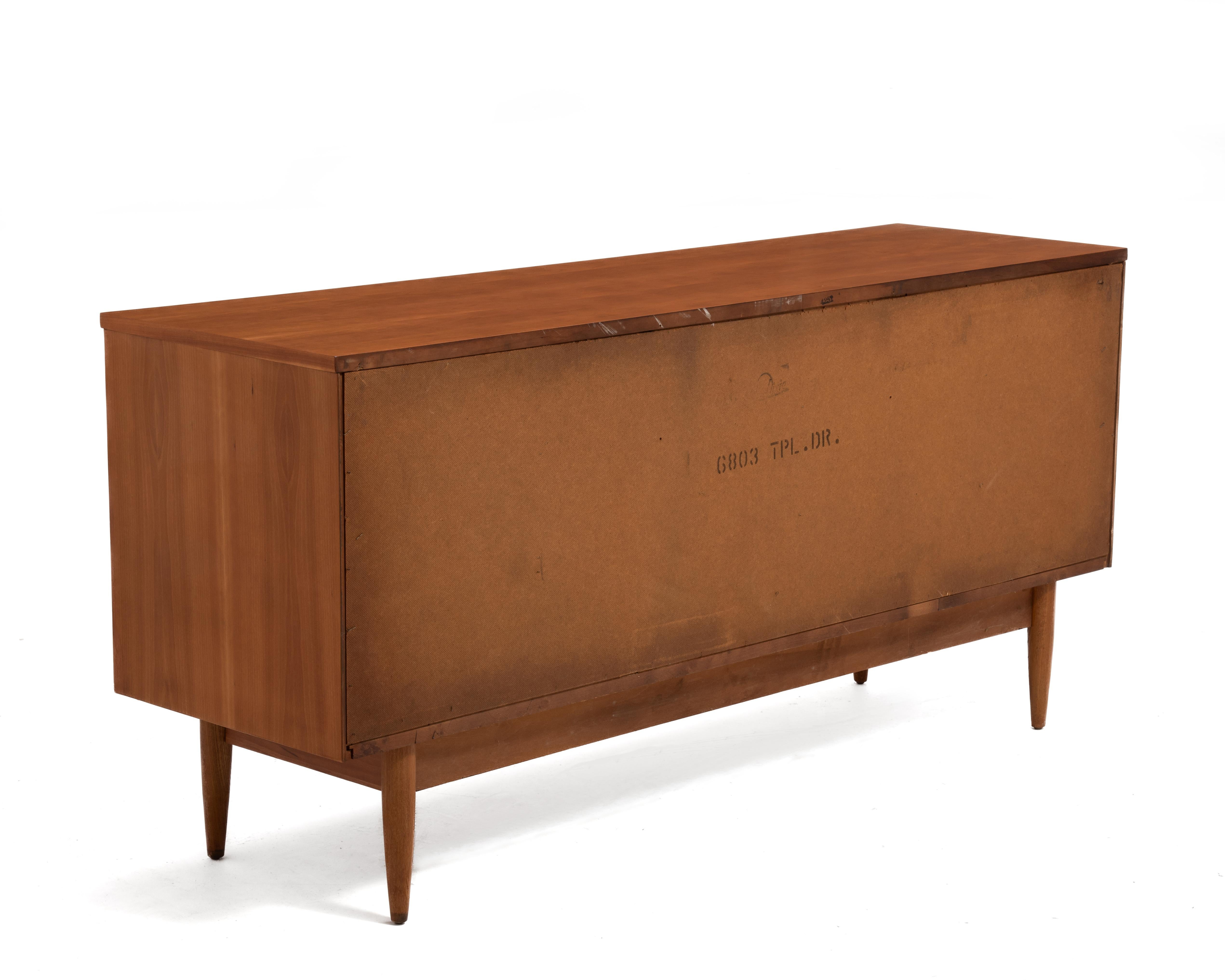 Dixie Furniture Mid Century Cherry Nine Drawer Dresser In Good Condition For Sale In Forest Grove, PA