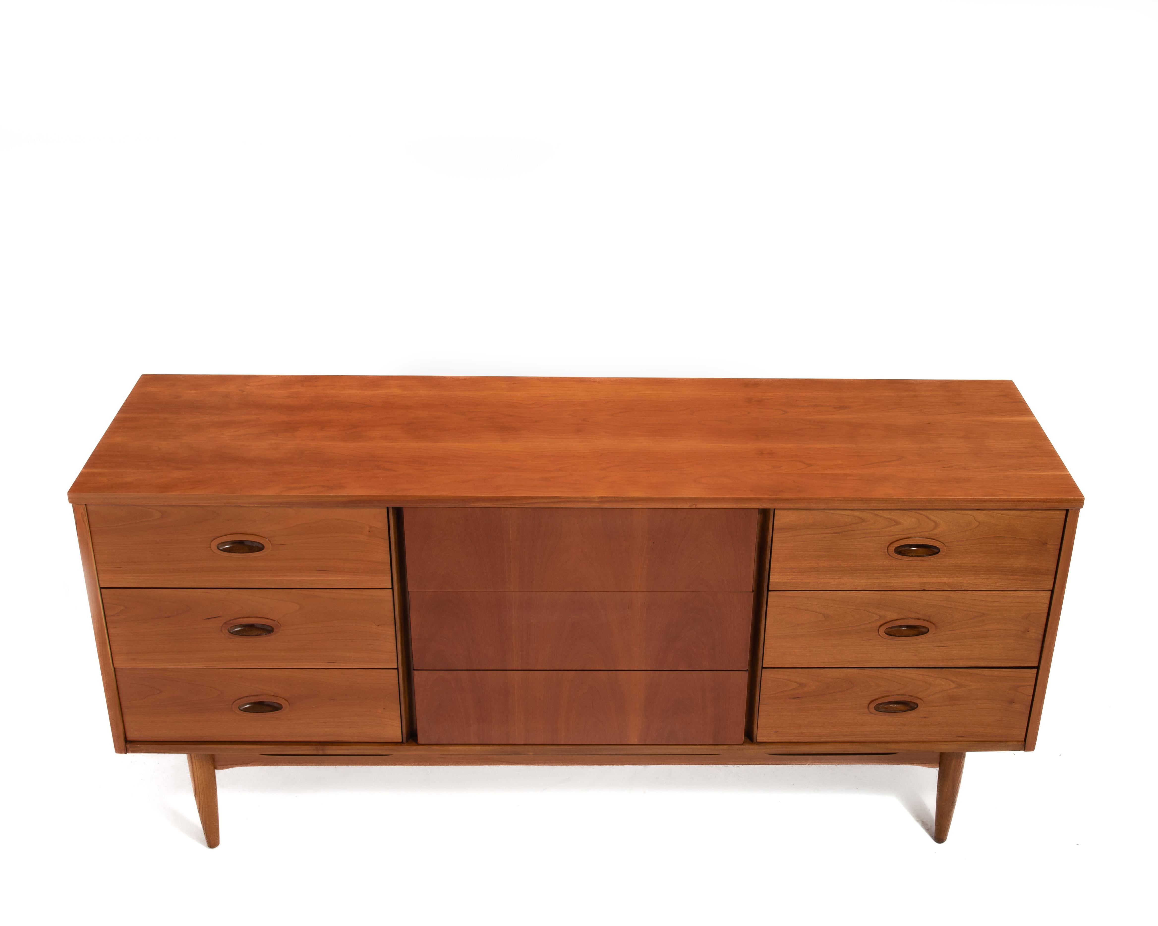 Dixie Furniture Mid Century Cherry Nine Drawer Dresser For Sale 2