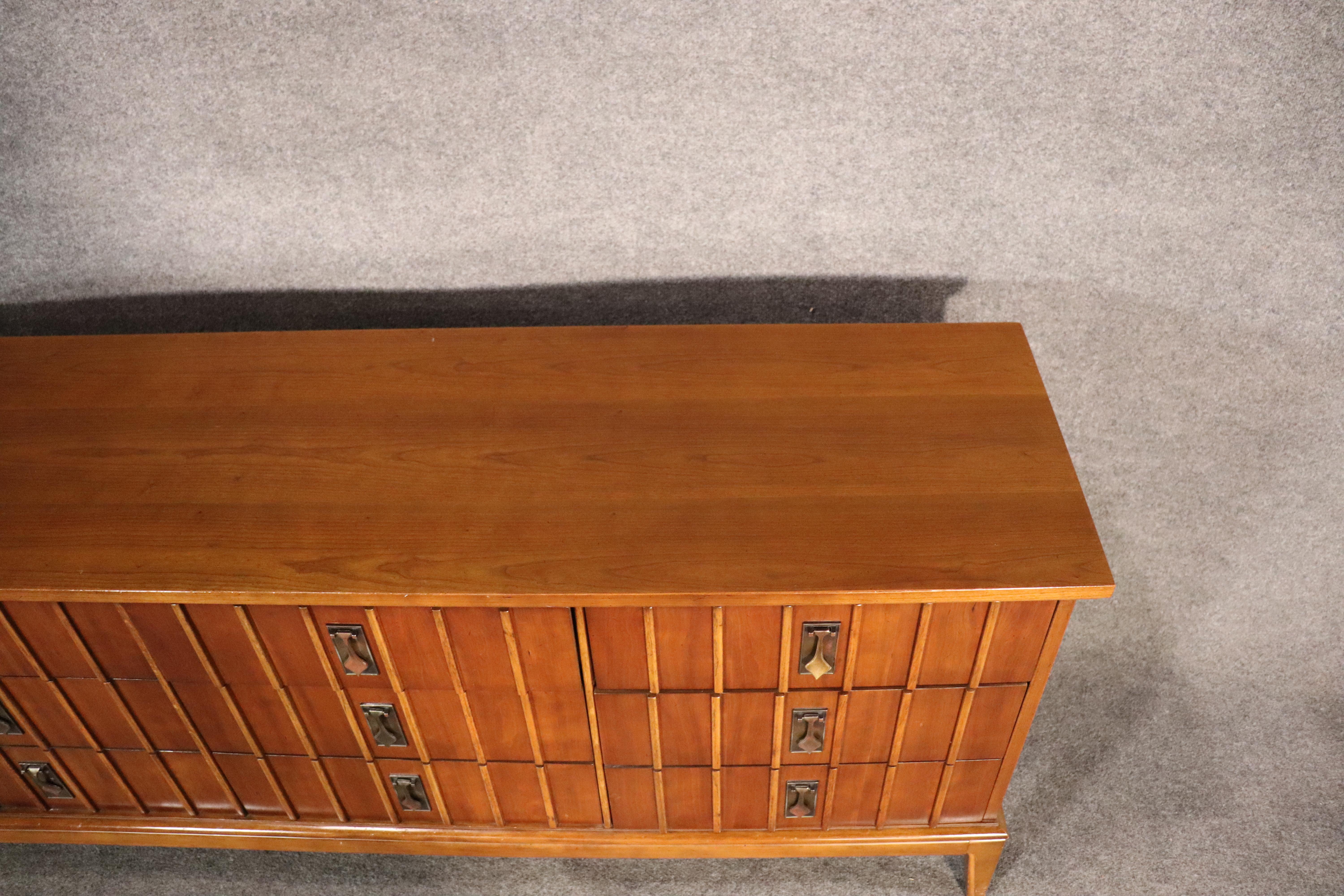 Mid-Century Modern Dixie Furniture Midcentury Dresser For Sale