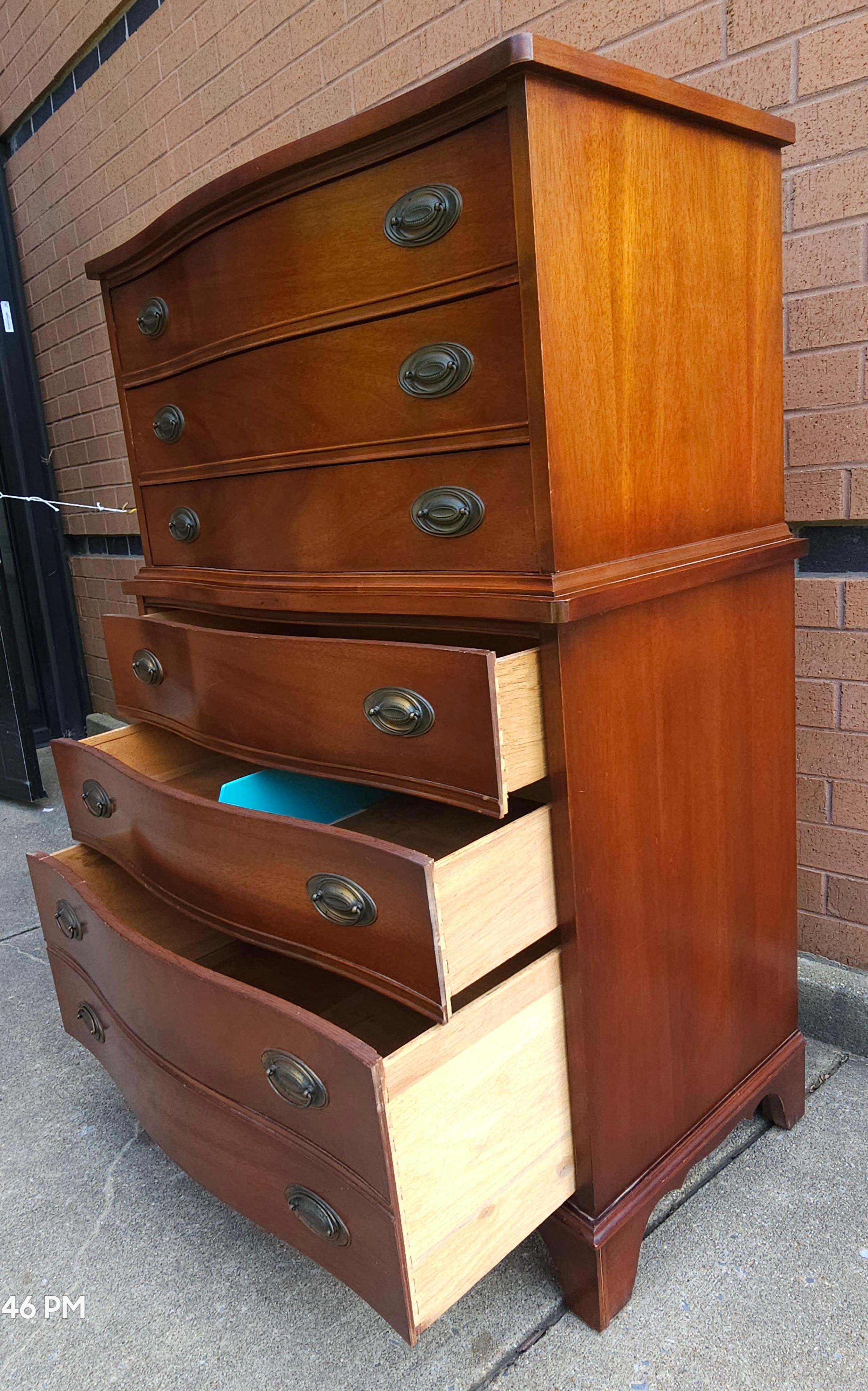 Dixie Furniture - Cassettiera in mogano in stile Feder della metà del secolo scorso in vendita 3