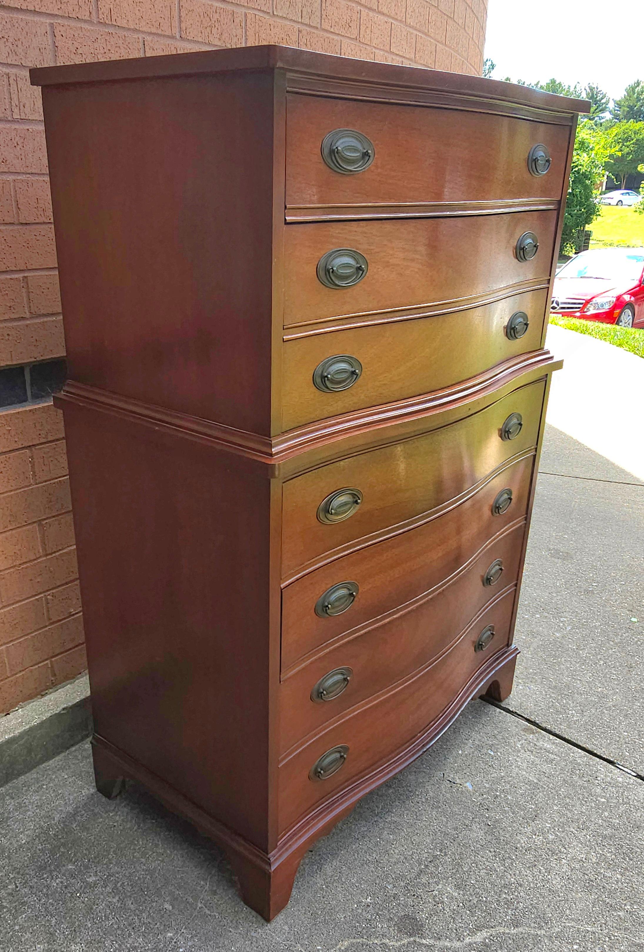 Federale Dixie Furniture - Cassettiera in mogano in stile Feder della metà del secolo scorso in vendita