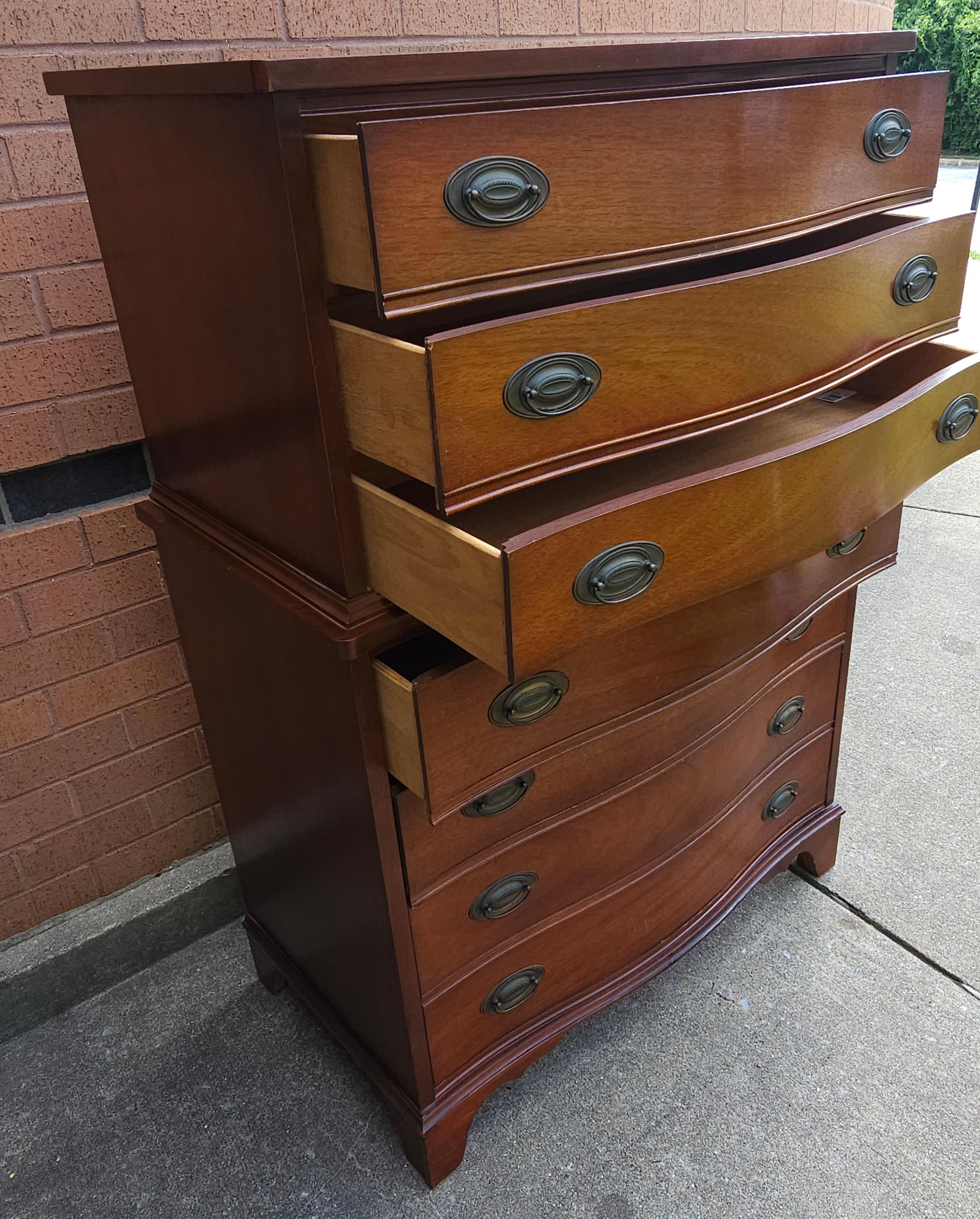 Ottone Dixie Furniture - Cassettiera in mogano in stile Feder della metà del secolo scorso in vendita