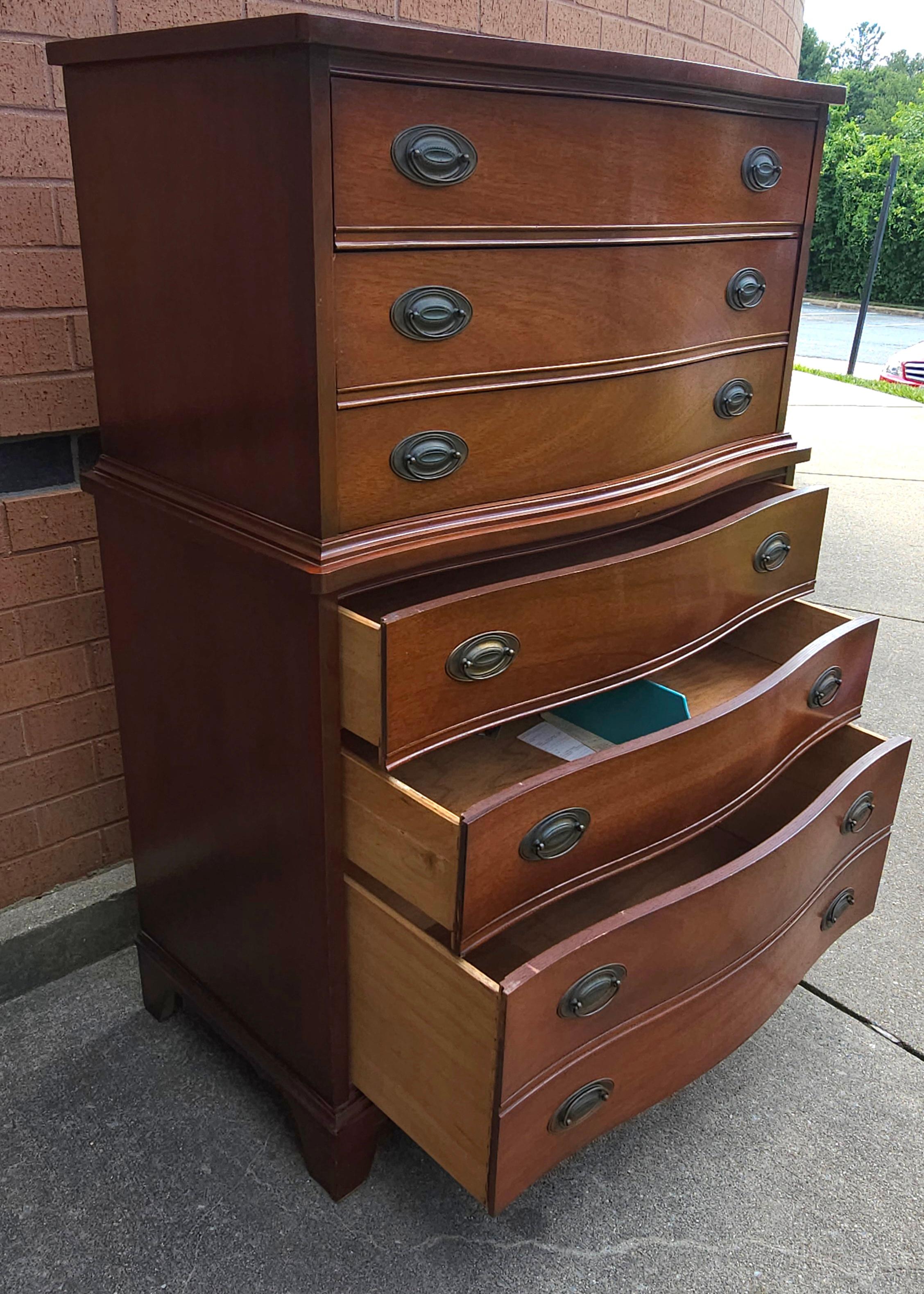 Dixie Furniture - Cassettiera in mogano in stile Feder della metà del secolo scorso in vendita 2