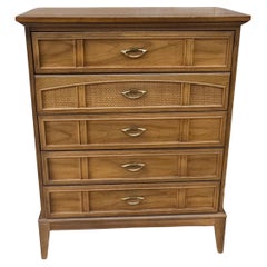 Cómoda de nogal y caña de estilo toscano italiano de mediados de siglo Dixie Furniture