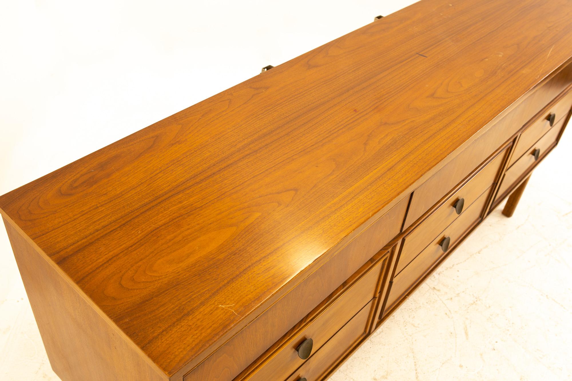 Dixie Furniture Mid Century Walnut 9-Drawer Lowboy Dresser In Good Condition In Countryside, IL