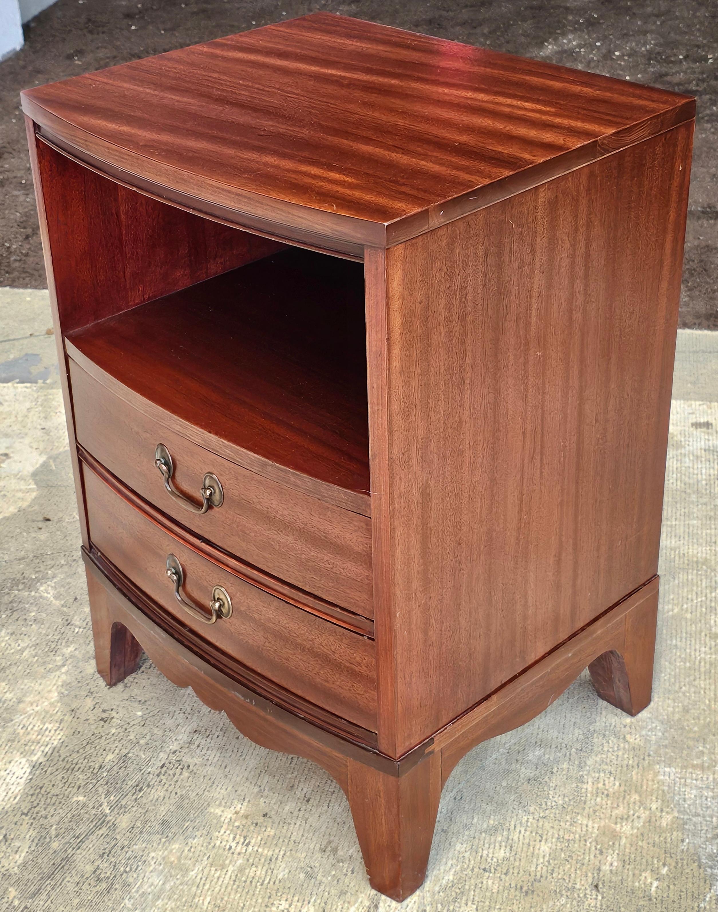Dixie Furniture Satin Mahogany Two-Drwer Tiered Bedside Table Nightstand In Good Condition For Sale In Germantown, MD