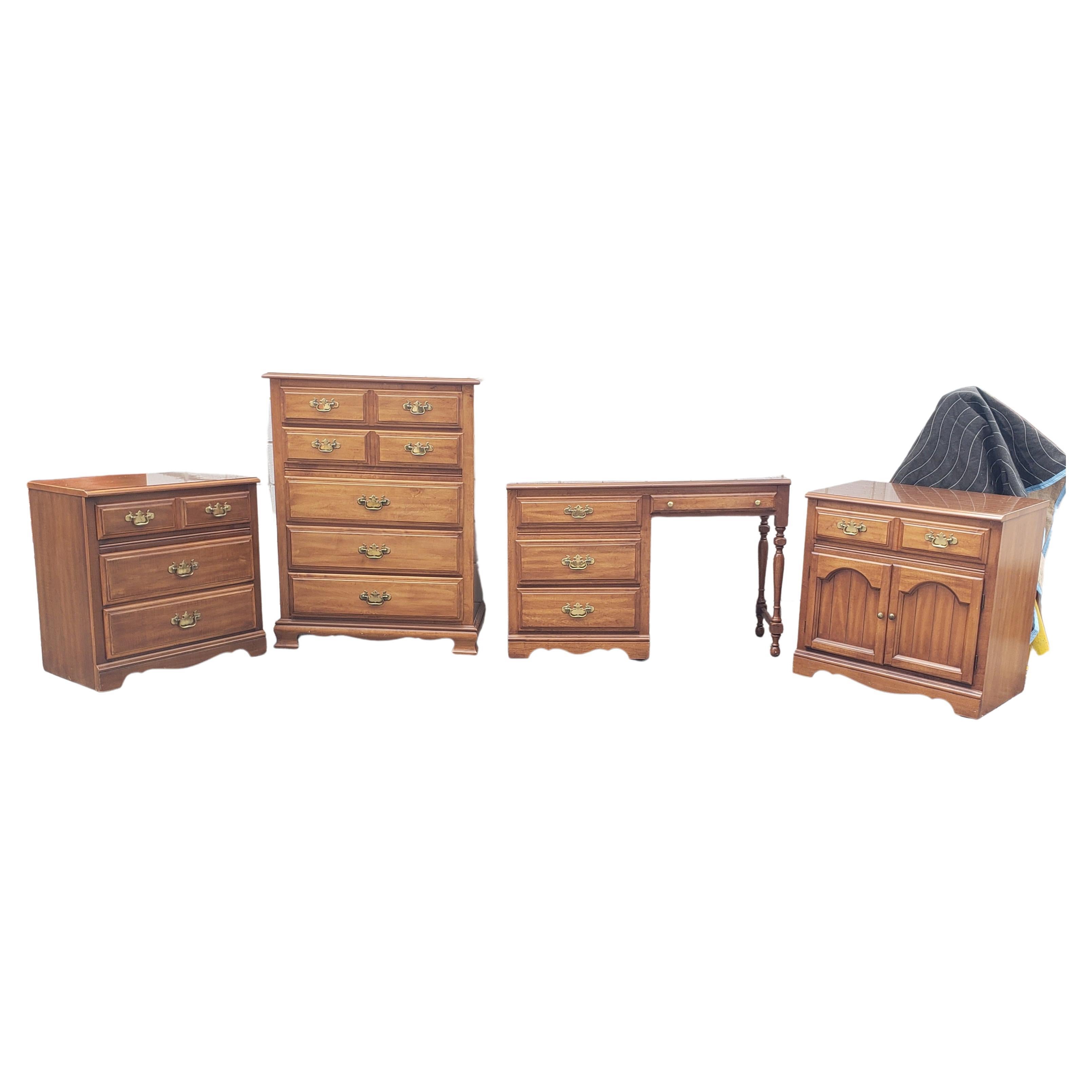 20th Century Dixie Furniture Saybrook Maple Bedroom Set For Sale
