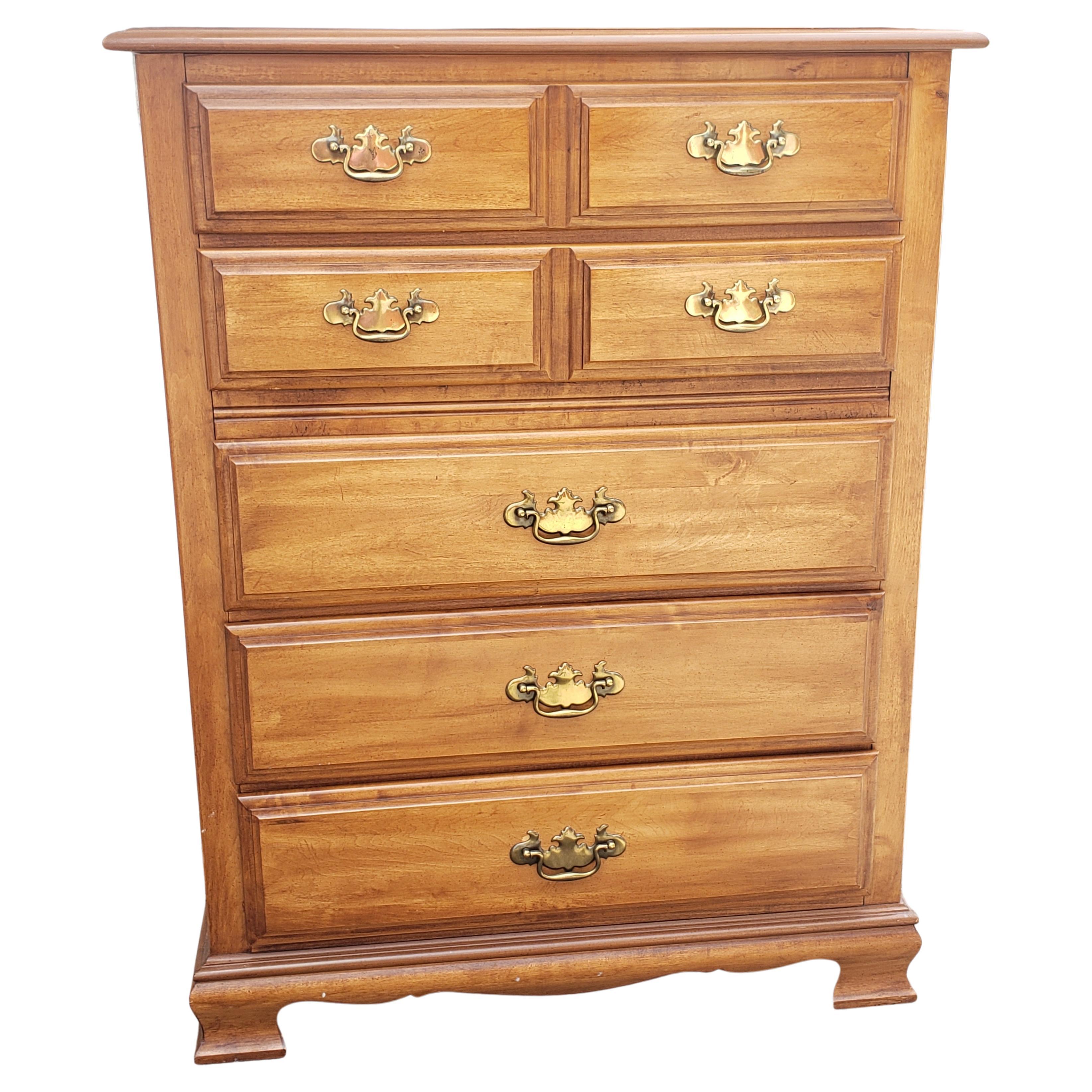 Beautiful bedroom set from the Dixie's Saybrook maple collection.
Includes:
 -A chest of drawers 36