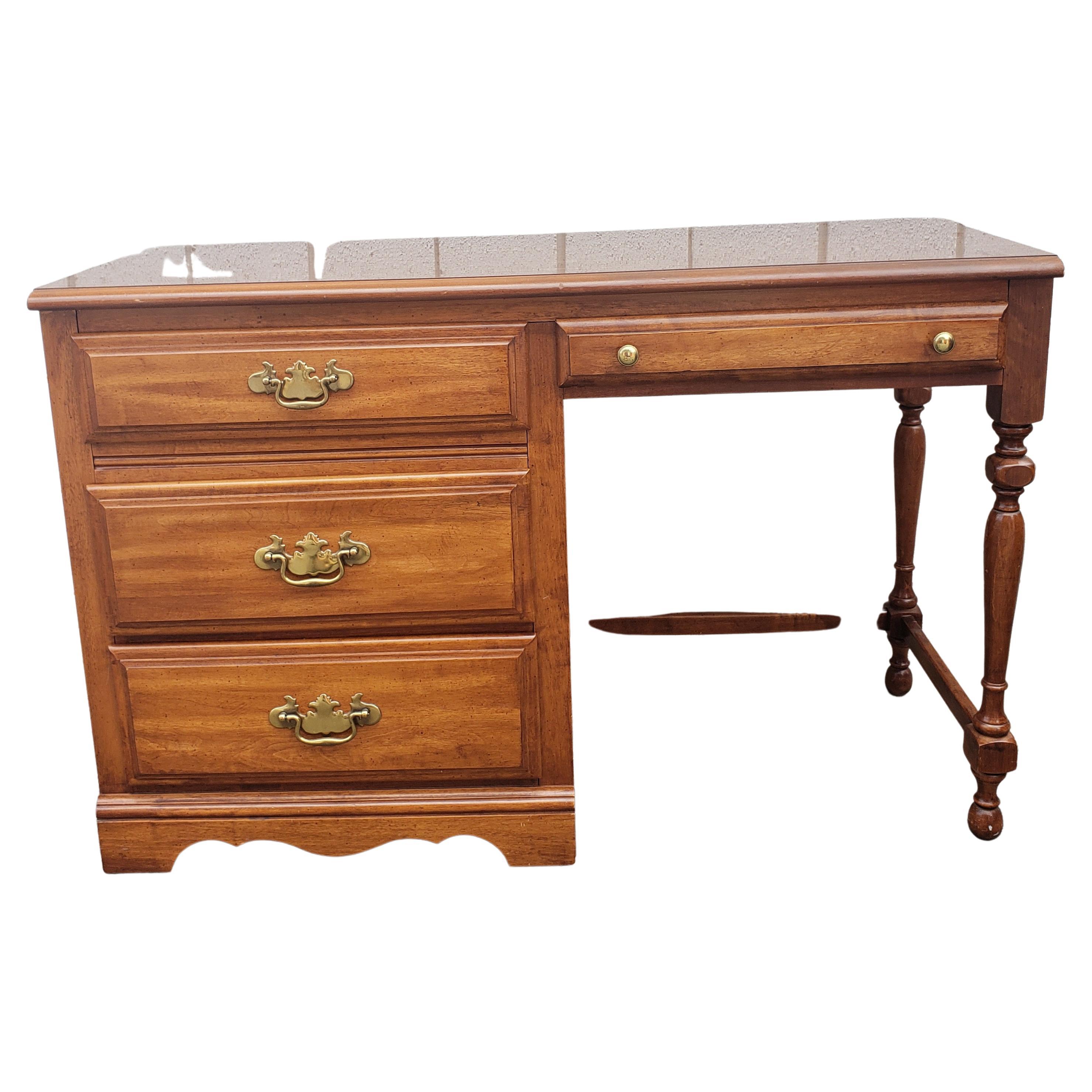 Travail du bois Mobilier de chambre à coucher en érable Saybrook de Dixie Furniture en vente