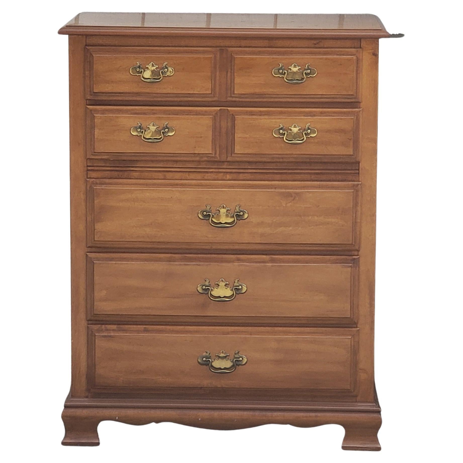 Érable Mobilier de chambre à coucher en érable Saybrook de Dixie Furniture en vente