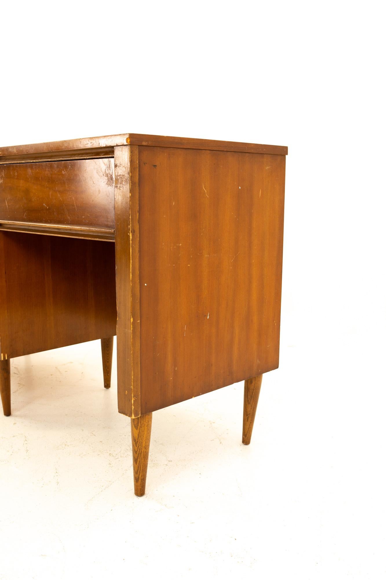 Dixie Mid Century  4-Drawer Walnut Single Sided Desk In Good Condition For Sale In Countryside, IL