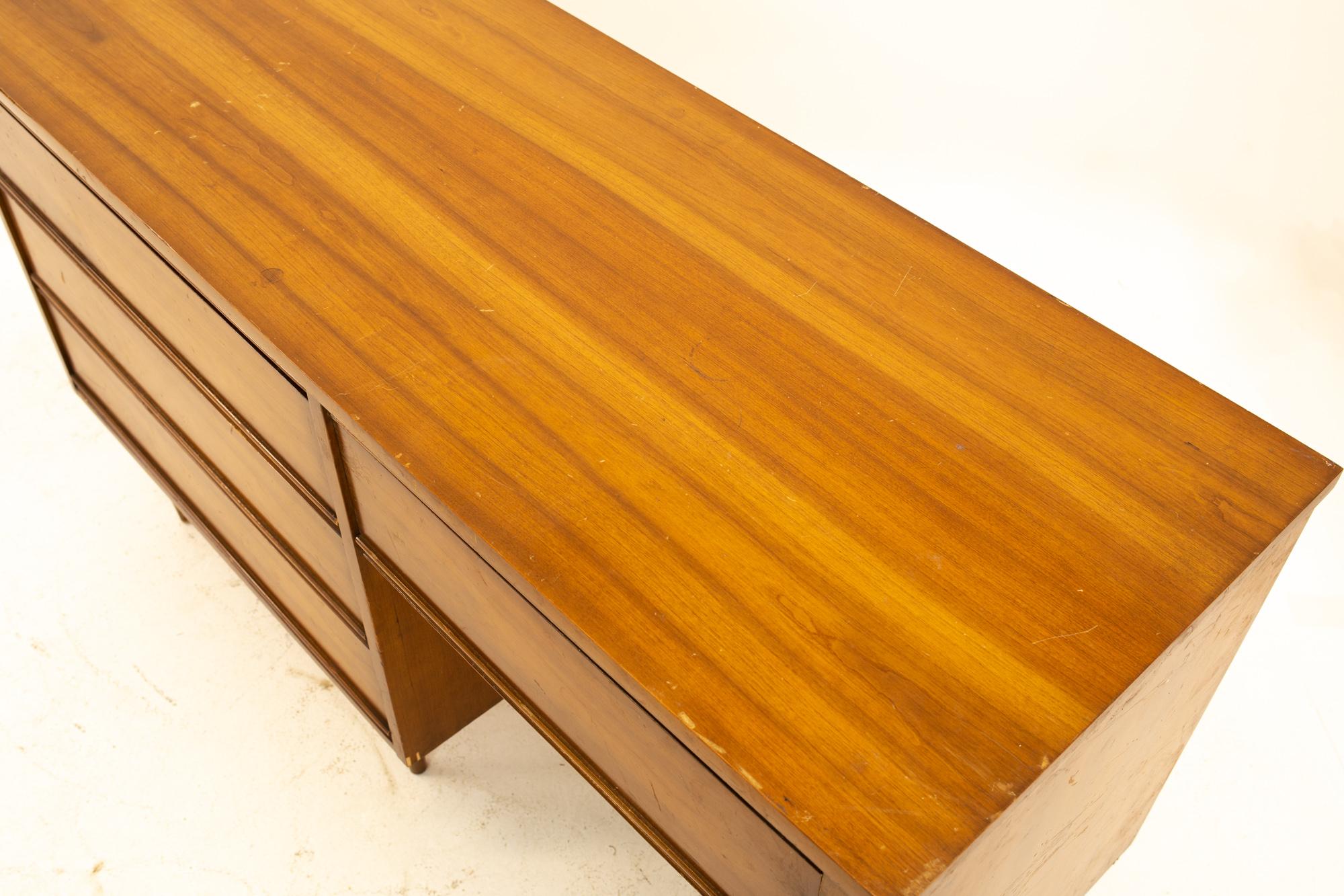 Late 20th Century Dixie Mid Century  4-Drawer Walnut Single Sided Desk For Sale