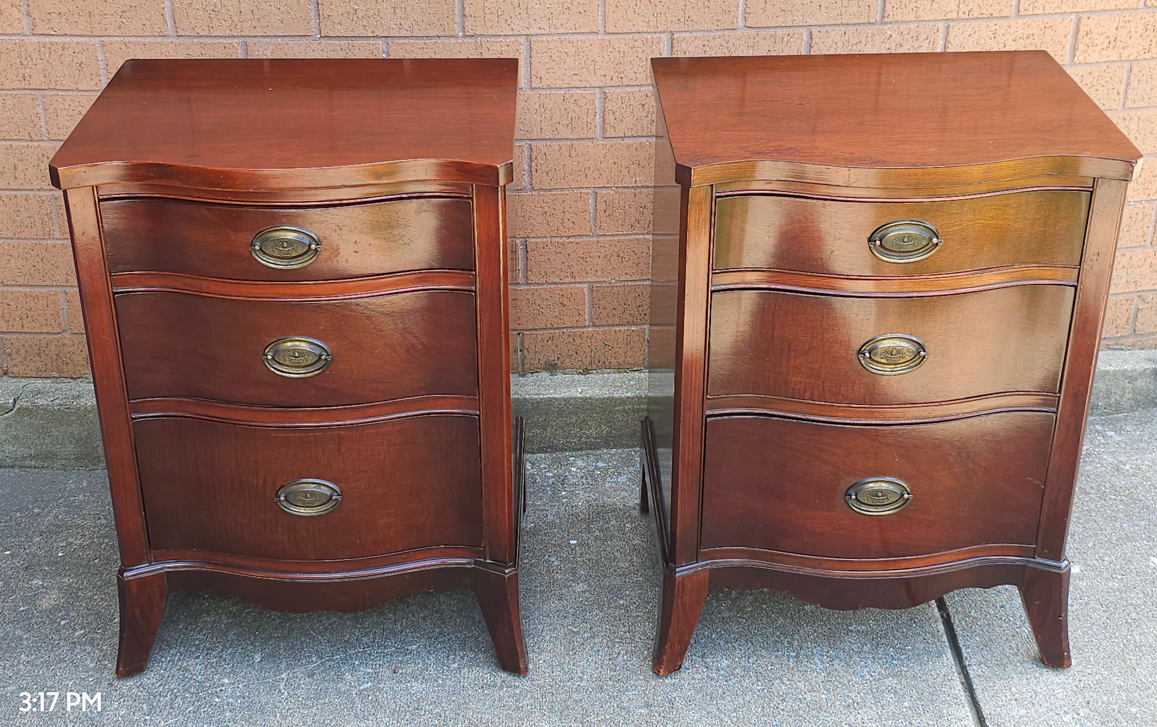 A pair Dixie Mid-Century Federal Style Mahogany Bedside Chest of Drawers / Nightstands. Measures 20