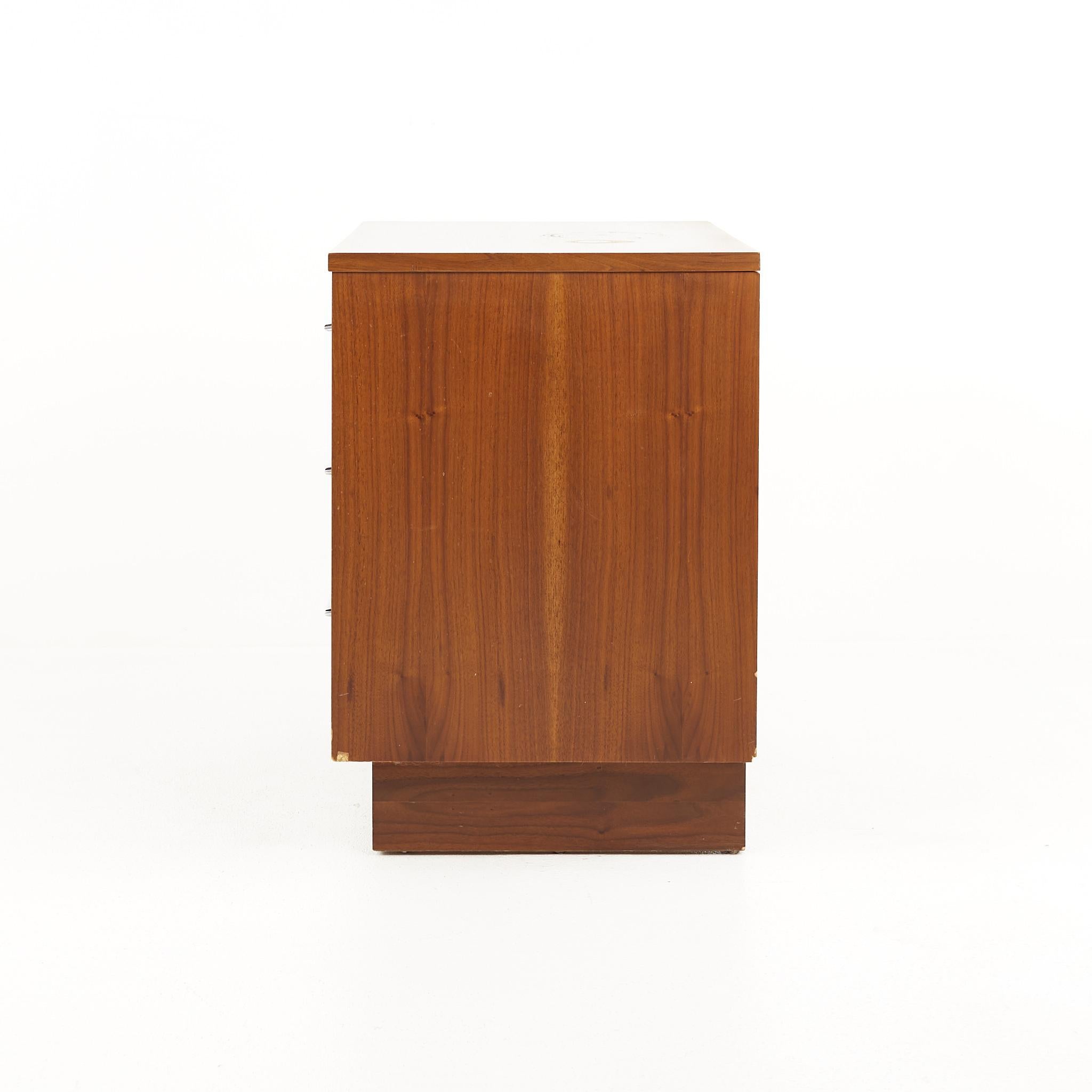 Dixie Mid Century Walnut and Chrome End Table Nightstand In Good Condition In Countryside, IL
