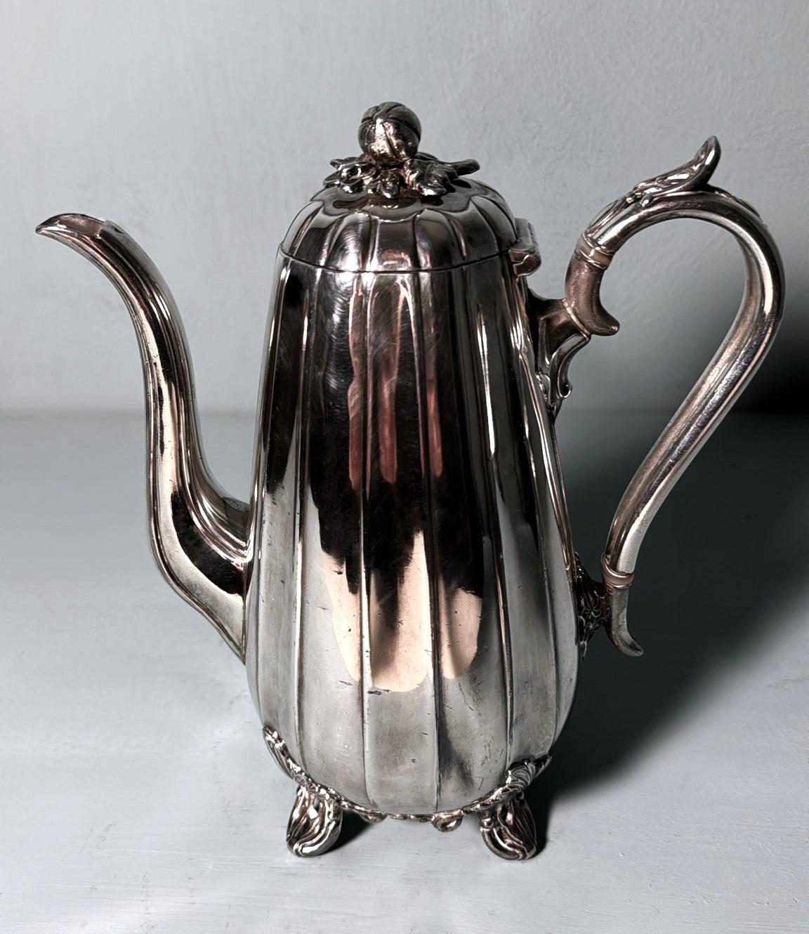 Tetera-chocolatera inglesa Dixon James bañada en plata Victoriano tardío en venta