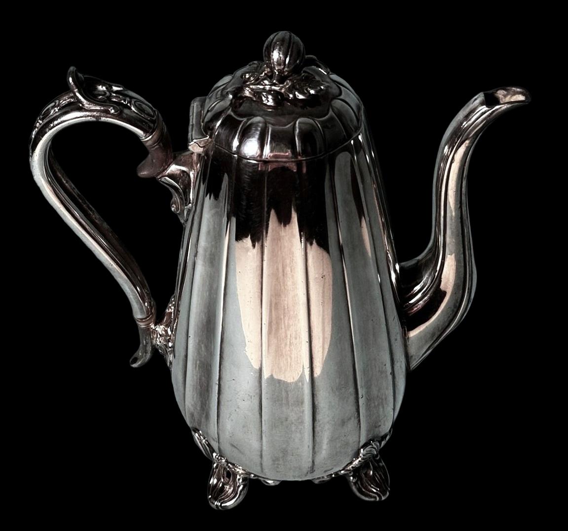 Tetera-chocolatera inglesa Dixon James bañada en plata Británico en venta