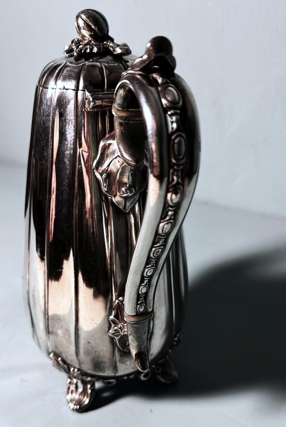Tetera-chocolatera inglesa Dixon James bañada en plata Hecho a mano en venta