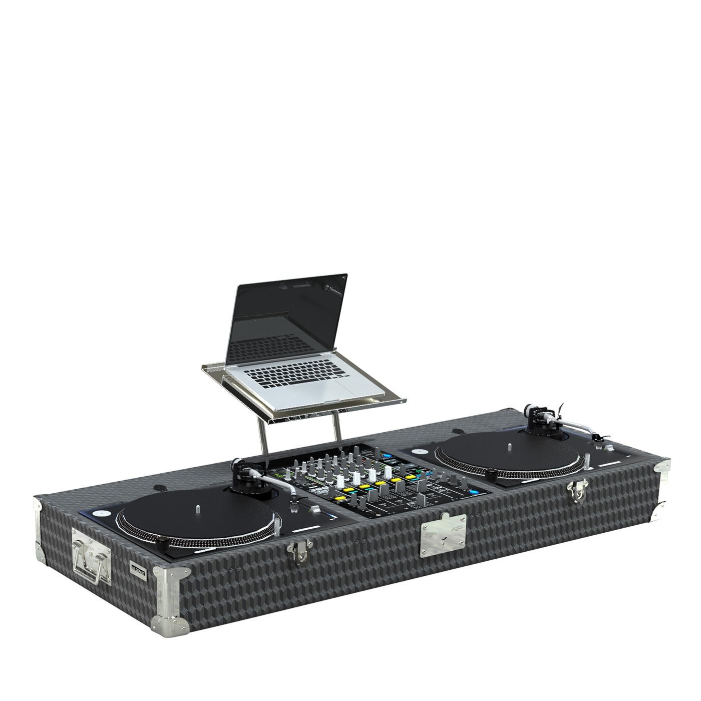 A full entertainment set enclosed in a sophisticated case, this DJ vinyl set trunk combines the latest technology and the traditional craftsmanship heritage of Au Depart into one exquisite piece. It is equipped with one Pioneer mixer DJM900nxs2, two