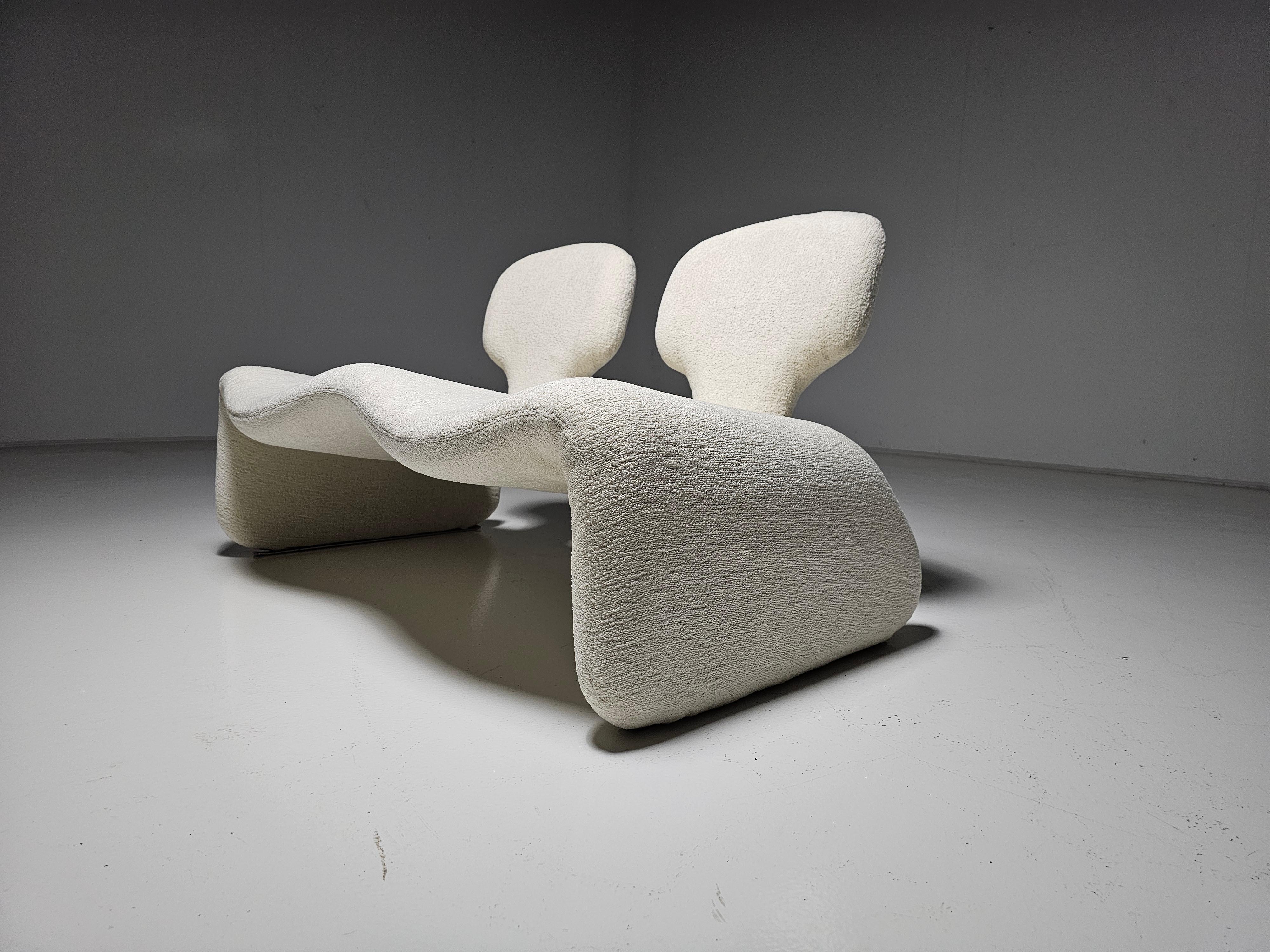Mid-Century Modern Djinn 2-seater sofa in creme bouclé by Olivier Mourgue for Airborne, 1970s