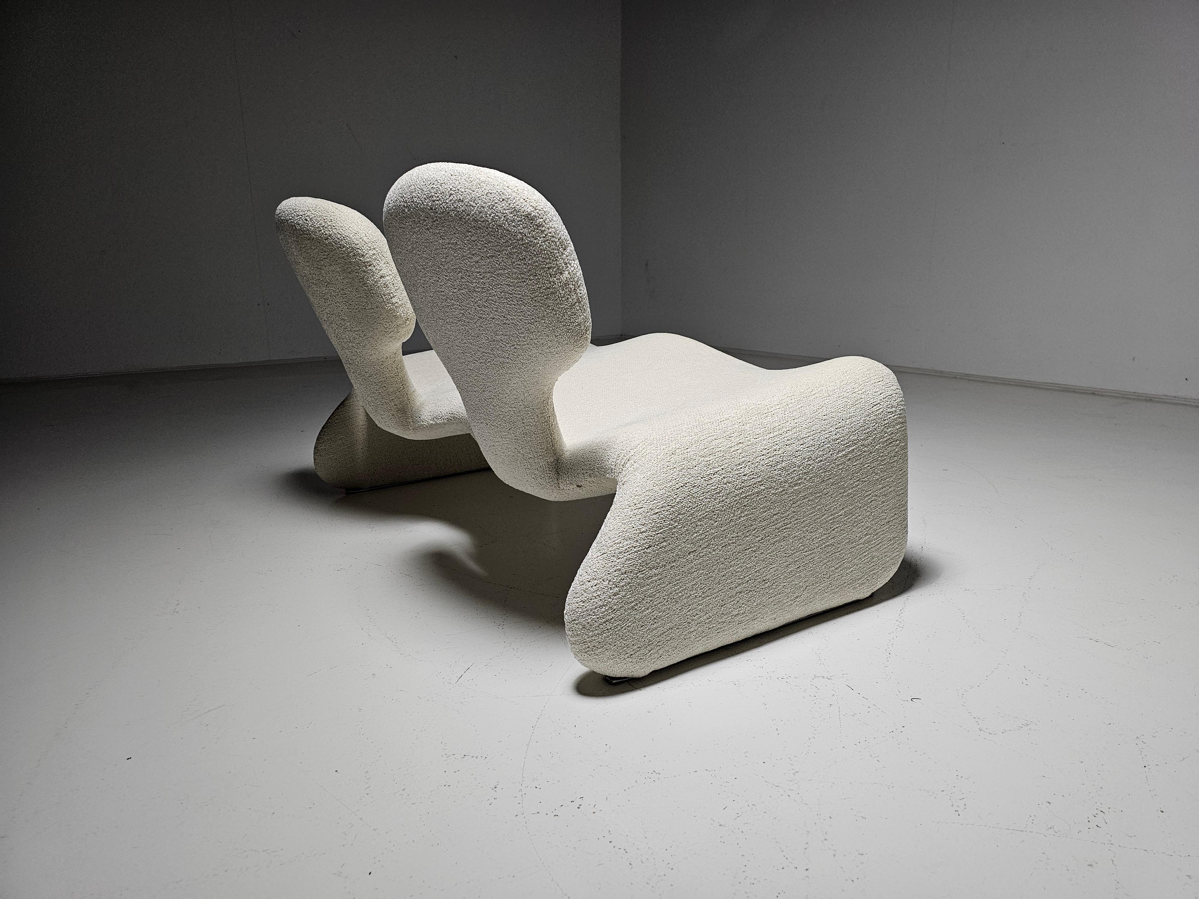 Djinn 2-seater sofa in creme bouclé by Olivier Mourgue for Airborne, 1970s In Excellent Condition In amstelveen, NL