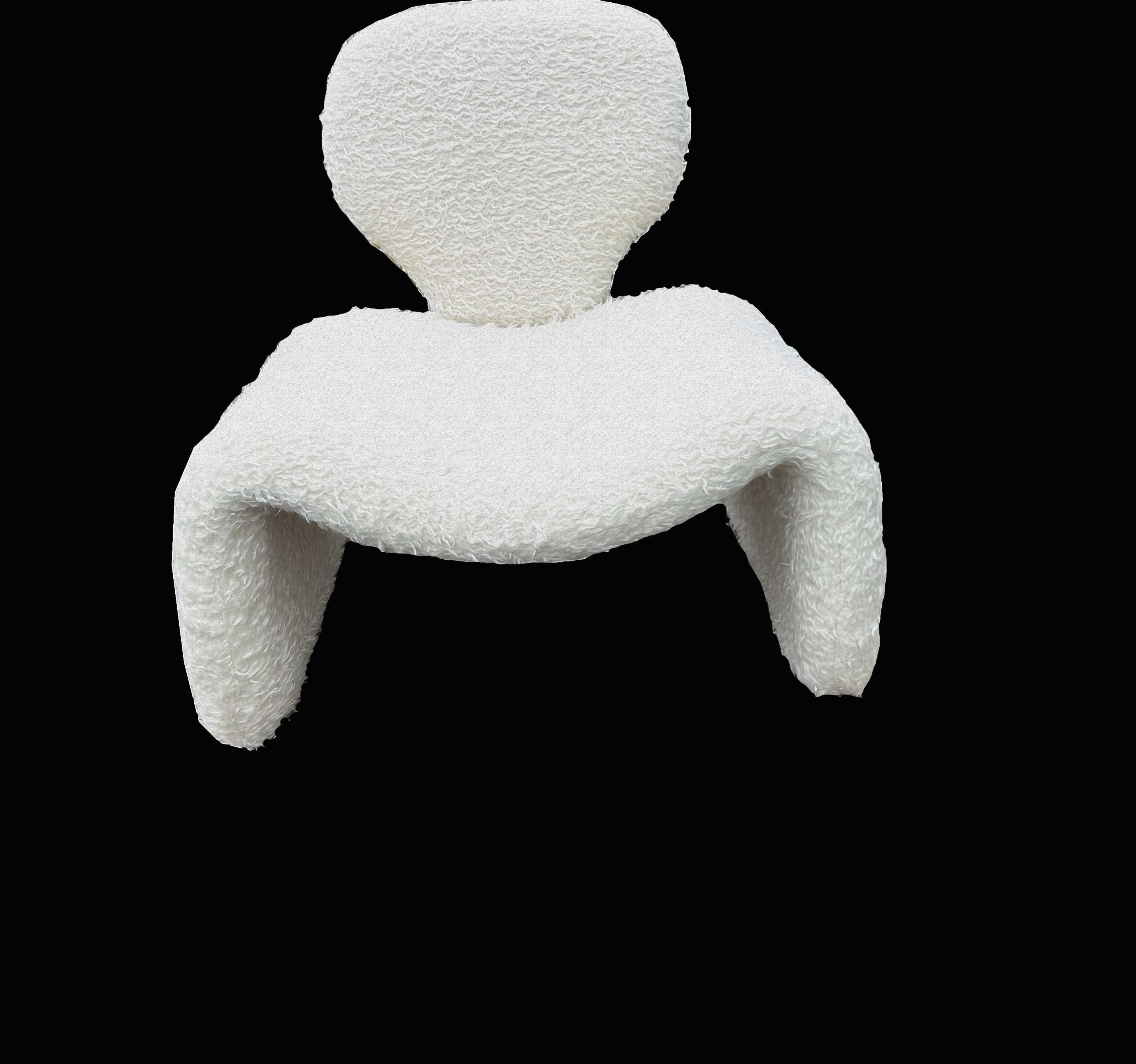 Una silla Djinn original de Olivier Mourgue para Airborrne, ahora recién recuperada en alpaca.
Un diseño clásico de la era espacial con un giro, visto originalmente en jersey rojo en el plató de 2001 a Space odysee en 1968 y elegido por Stanley