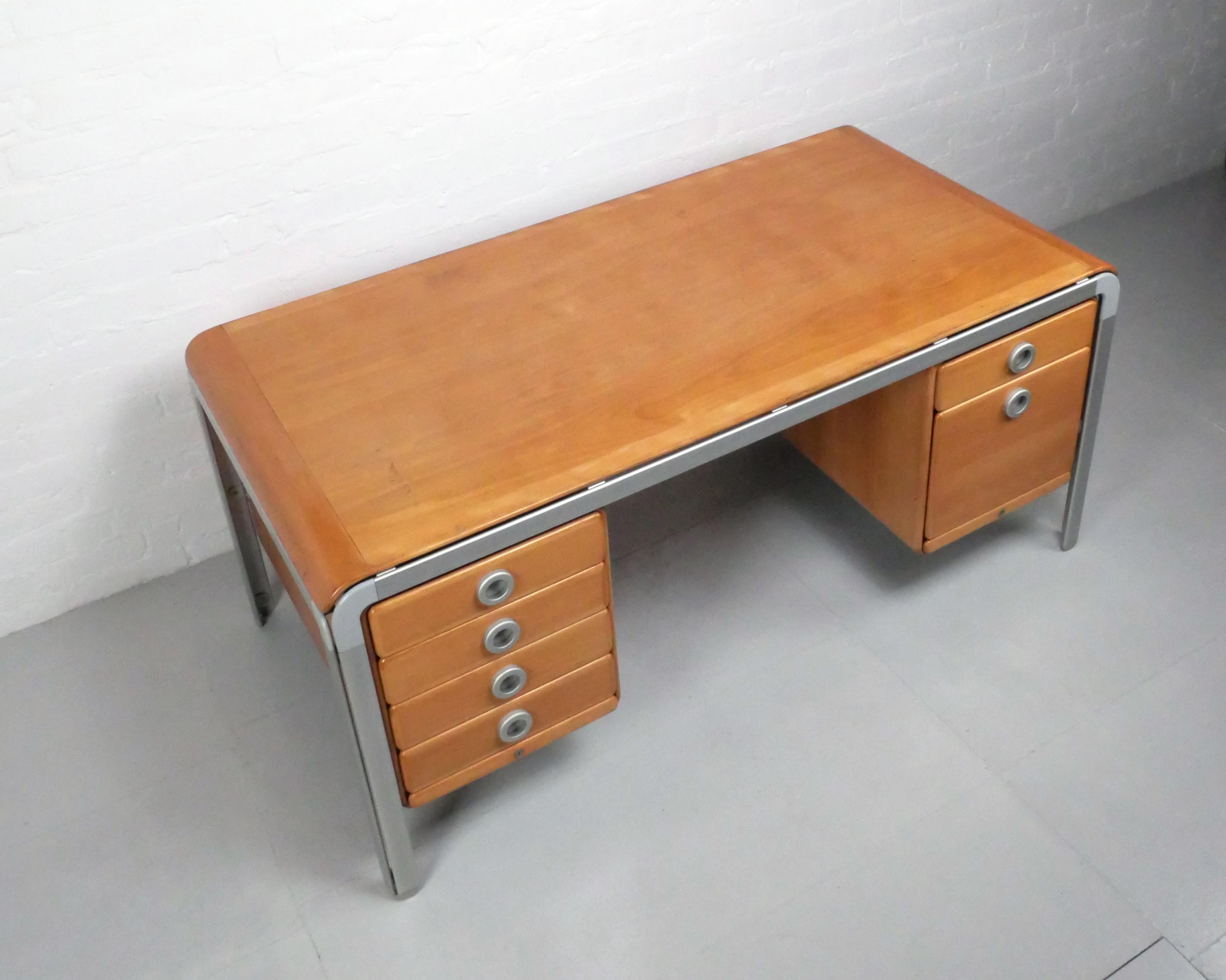 'Djob' Desk by Arne Jacobsen & Niels Jørgen Haugesen, Super 1970s Danish Design In Good Condition In London, GB