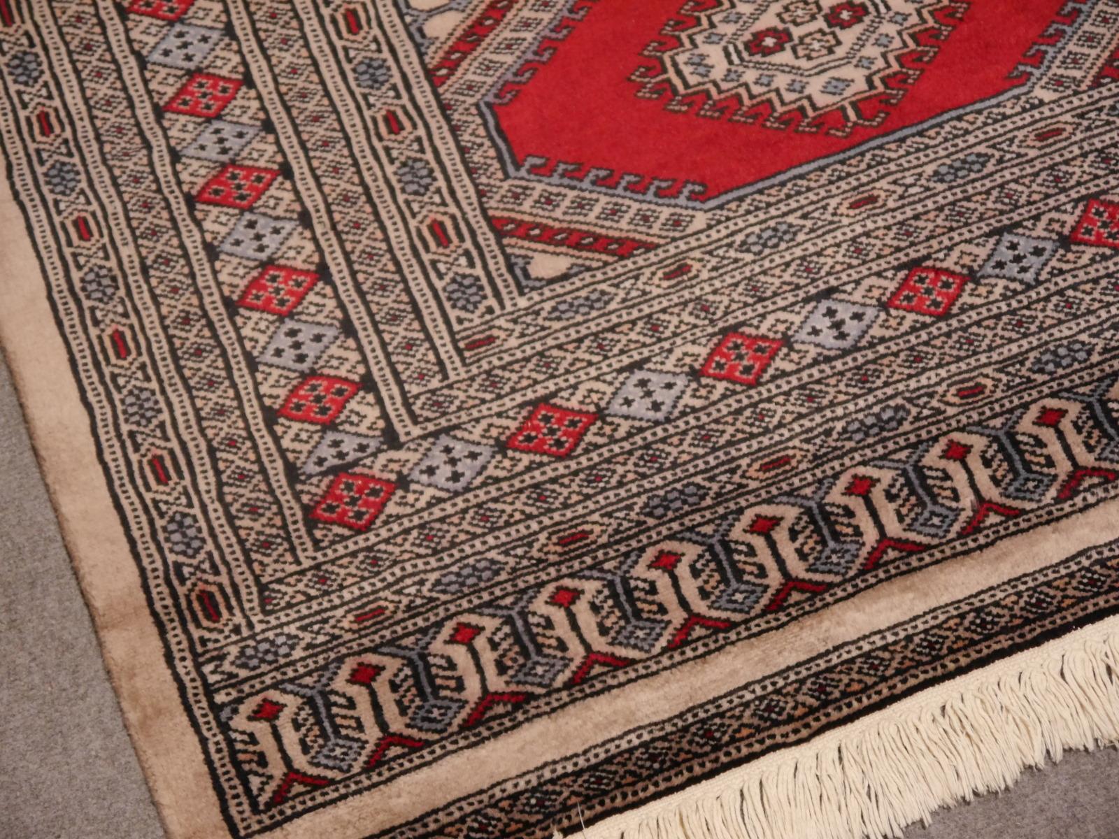 Djoharian Collection Bochara Bukhara carpet hand-knotted 7 x 4.7 ft Ersari en venta 2