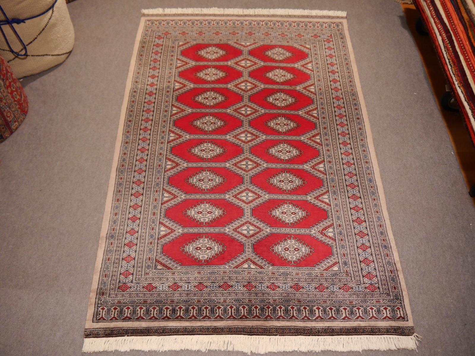 Djoharian Collection Bochara Bukhara carpet hand-knotted 7 x 4.7 ft Ersari Anudado a mano en venta