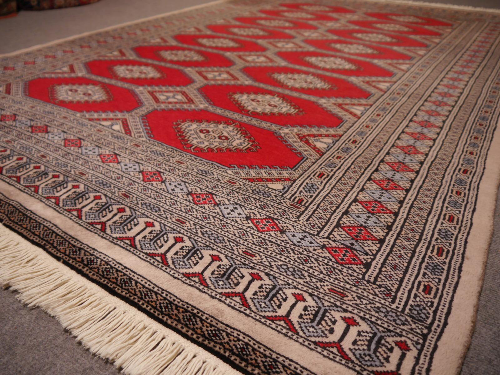 Djoharian Collection Bochara Bukhara carpet hand-knotted 7 x 4.7 ft Ersari finales del siglo XX en venta